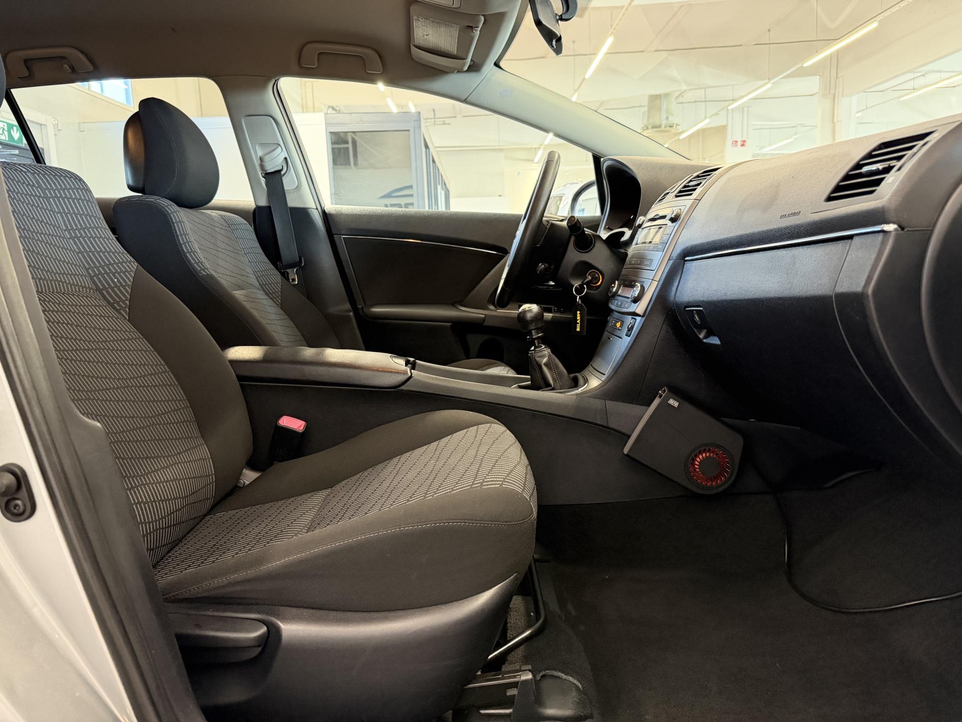 TOYOTA Avensis 2011