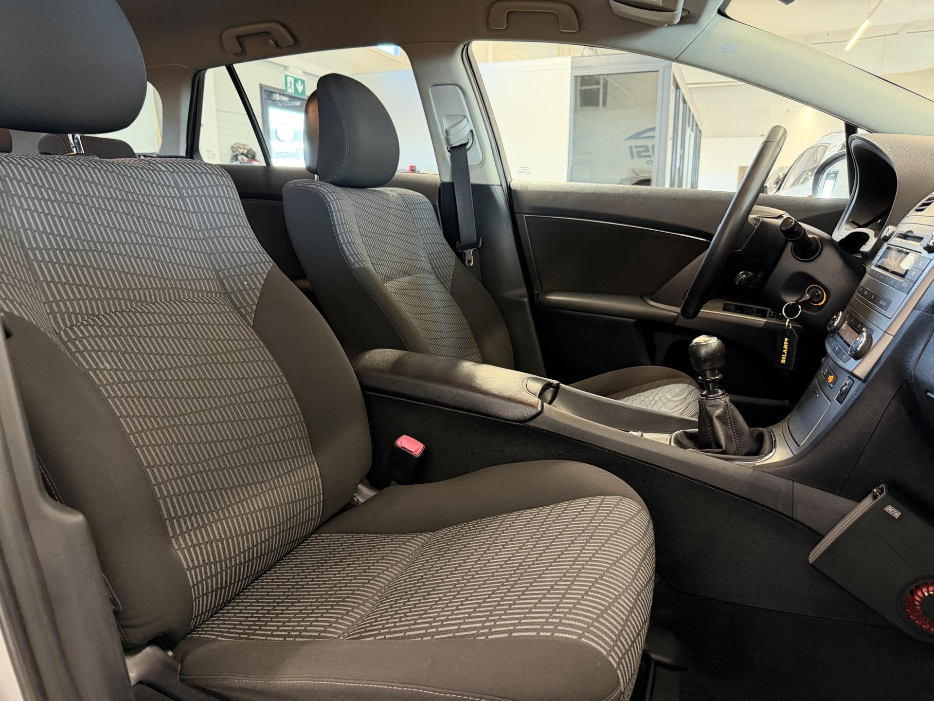 TOYOTA Avensis 2011