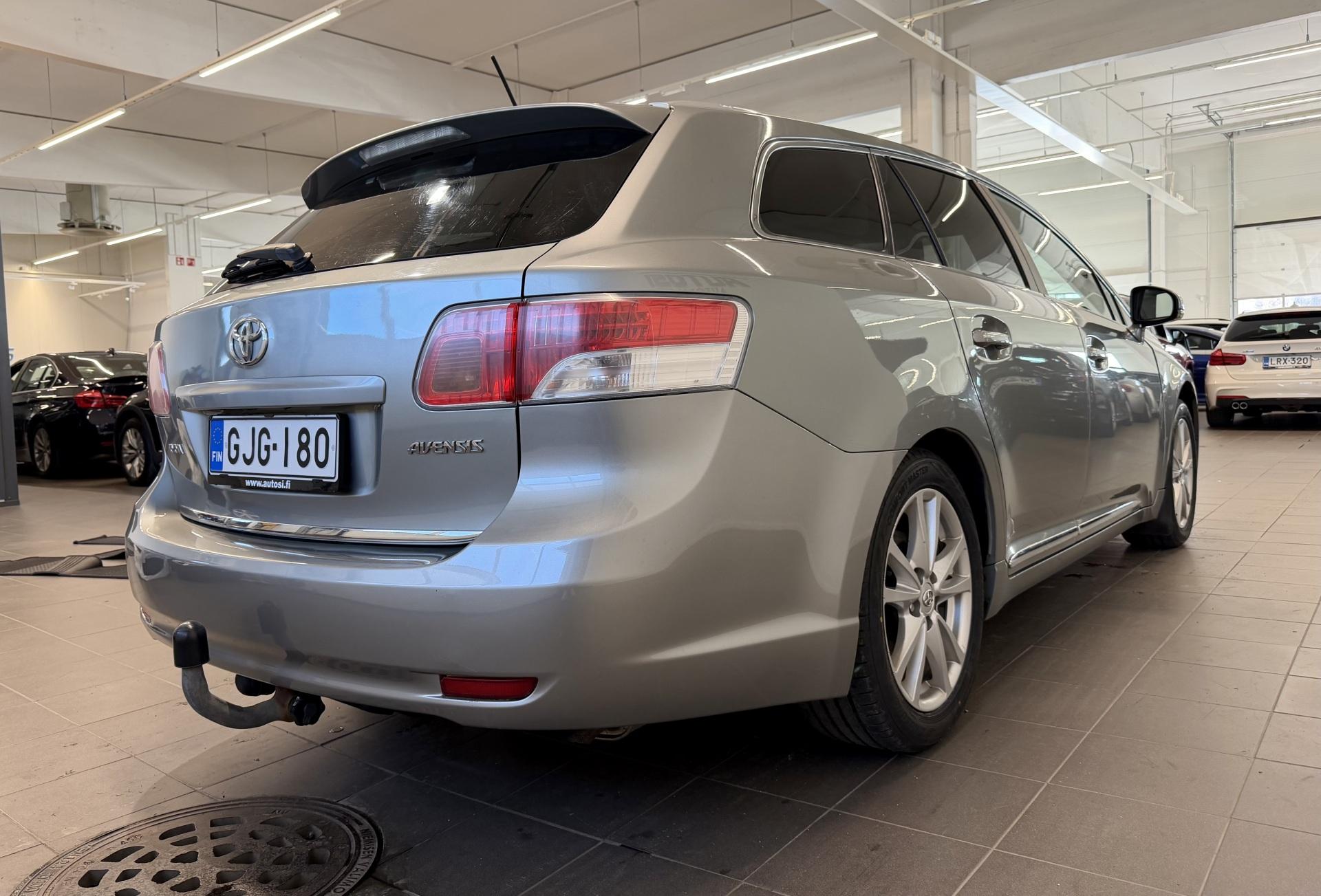 TOYOTA Avensis 2011