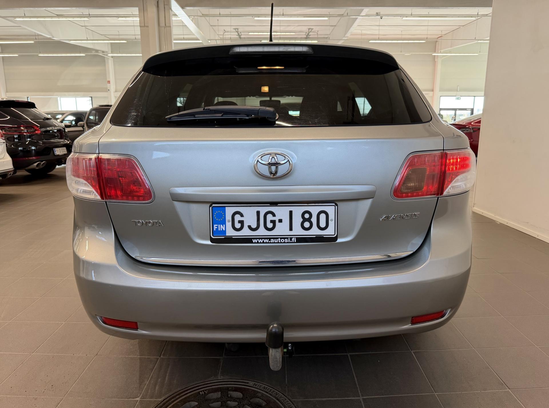 TOYOTA Avensis 2011