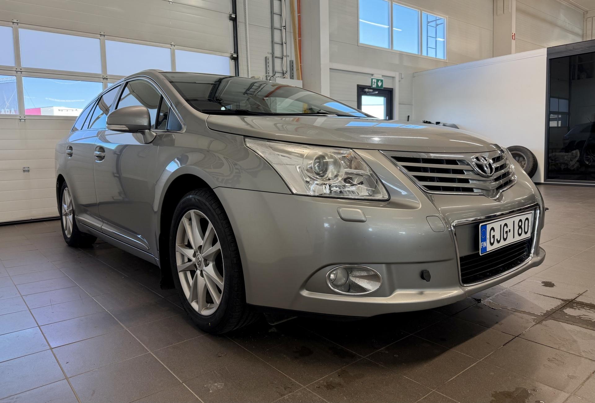 TOYOTA Avensis 2011