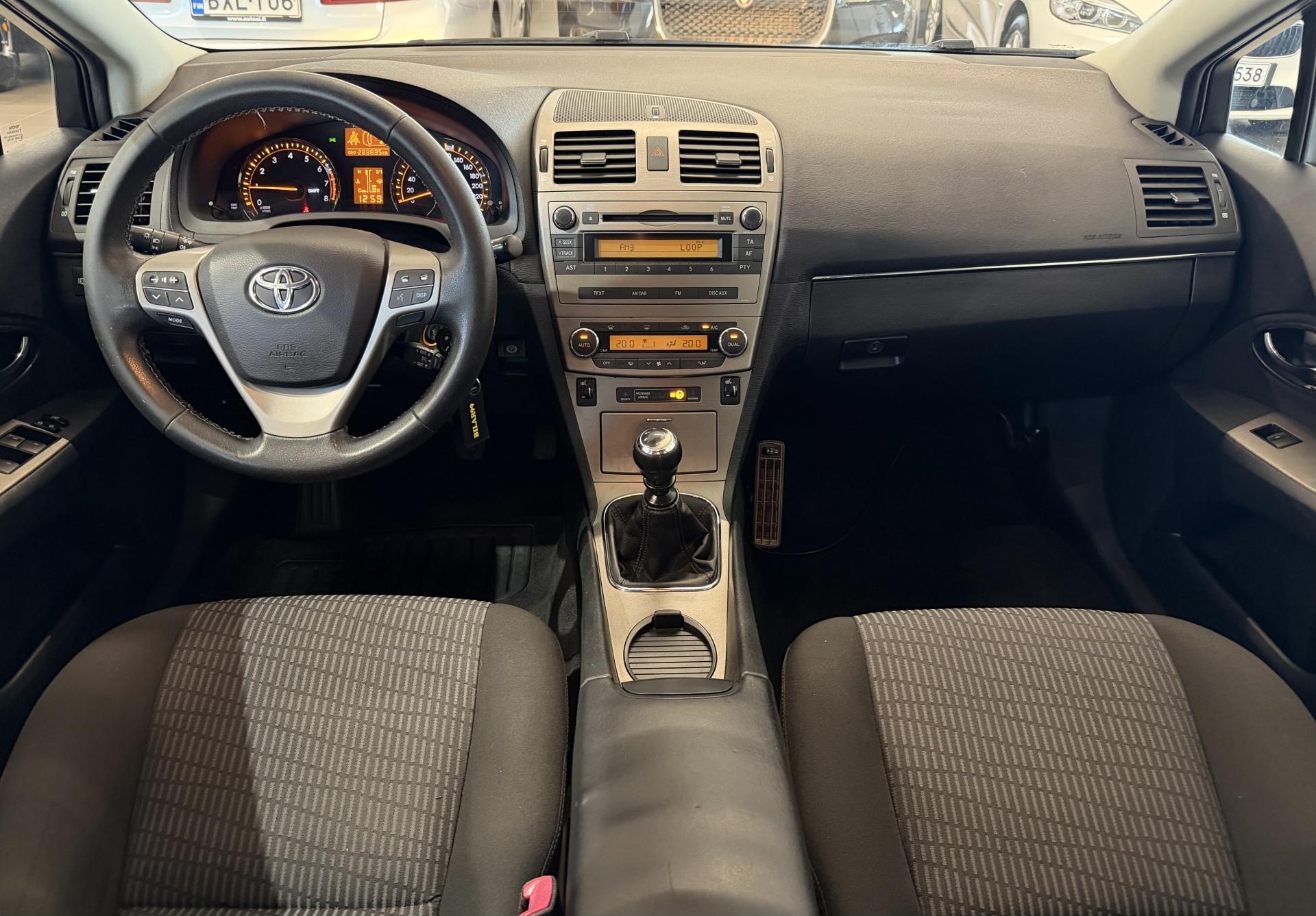 TOYOTA Avensis 2011