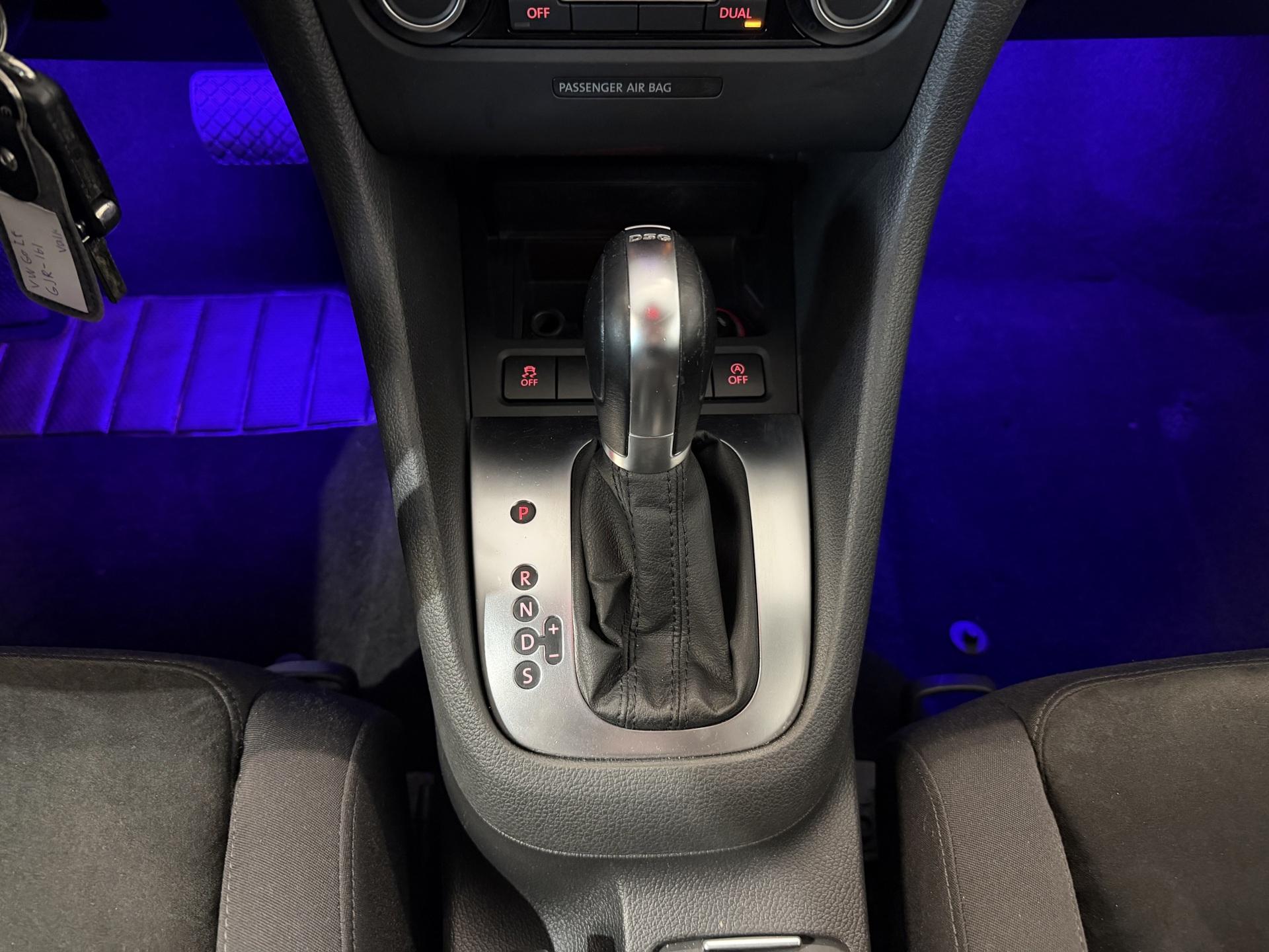 VOLKSWAGEN Golf 2011