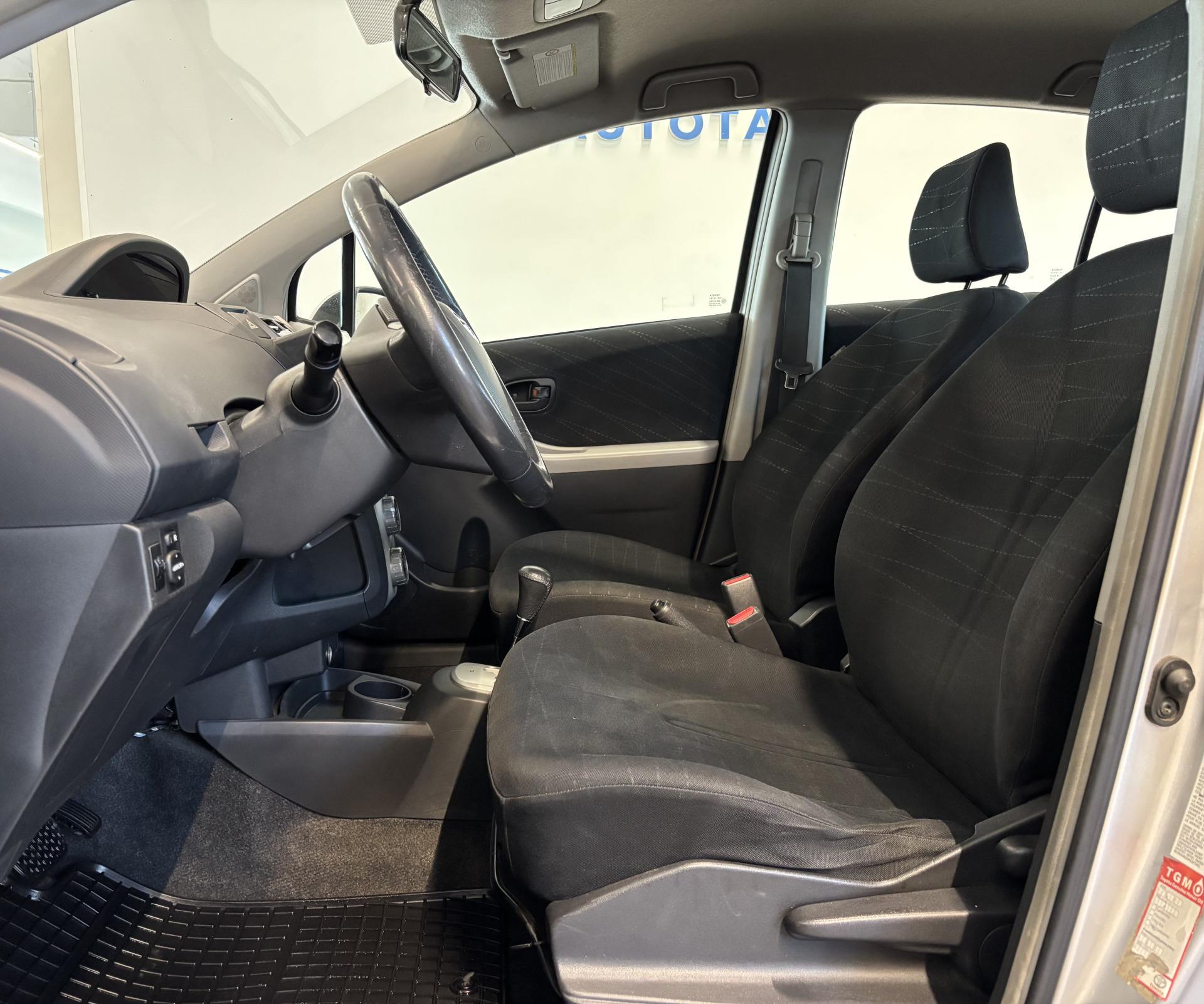 TOYOTA Yaris 2007
