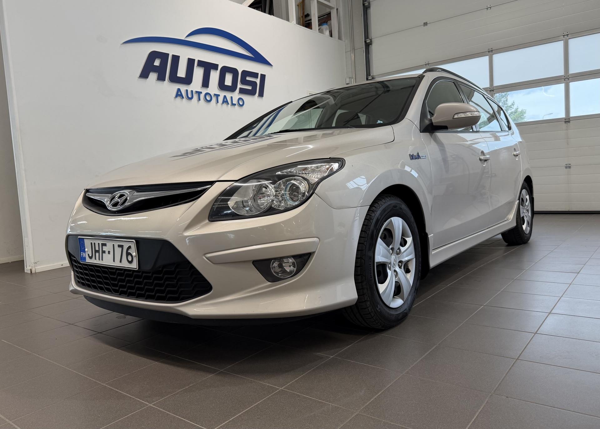 HYUNDAI i30 2011