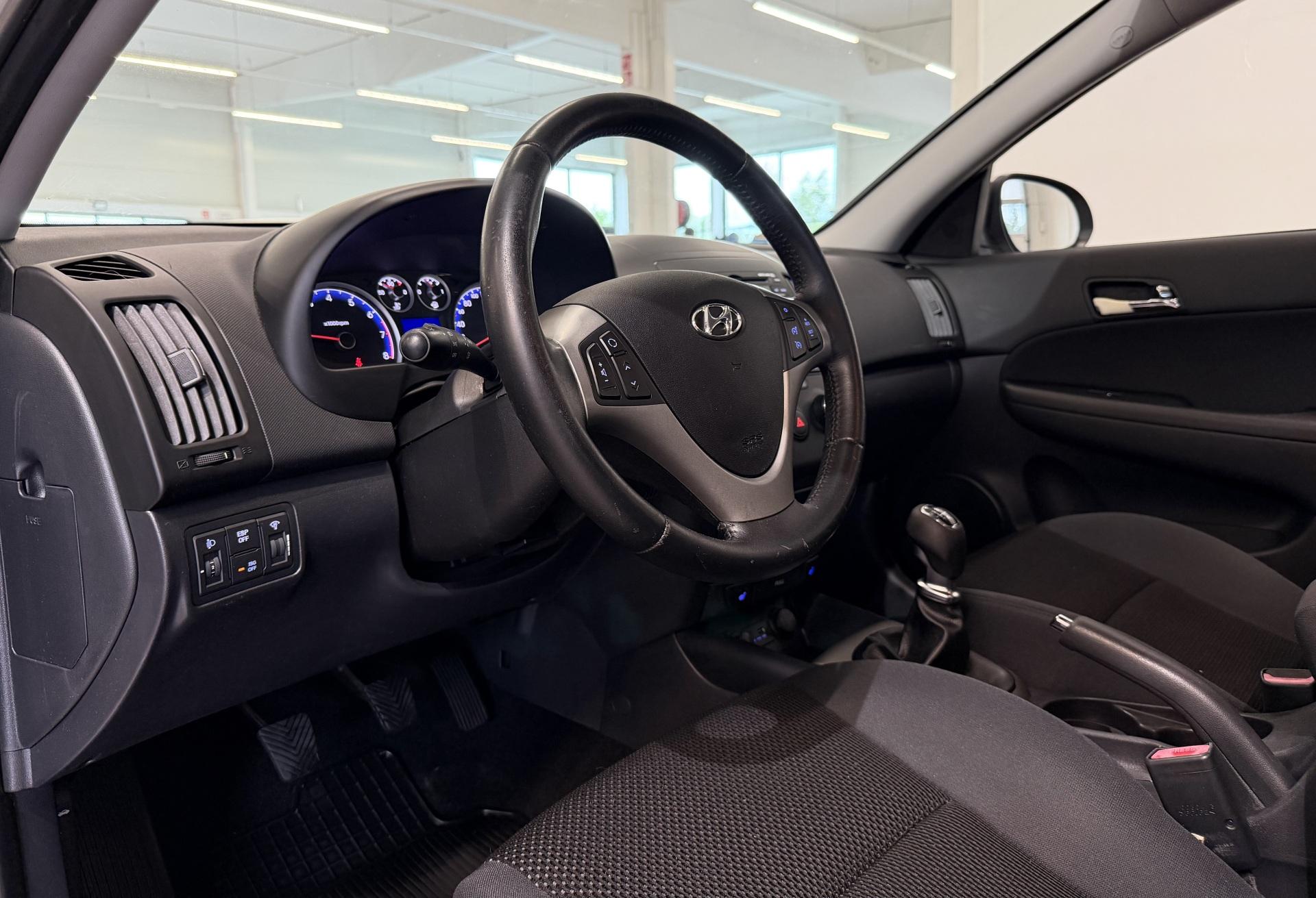 HYUNDAI i30 2011