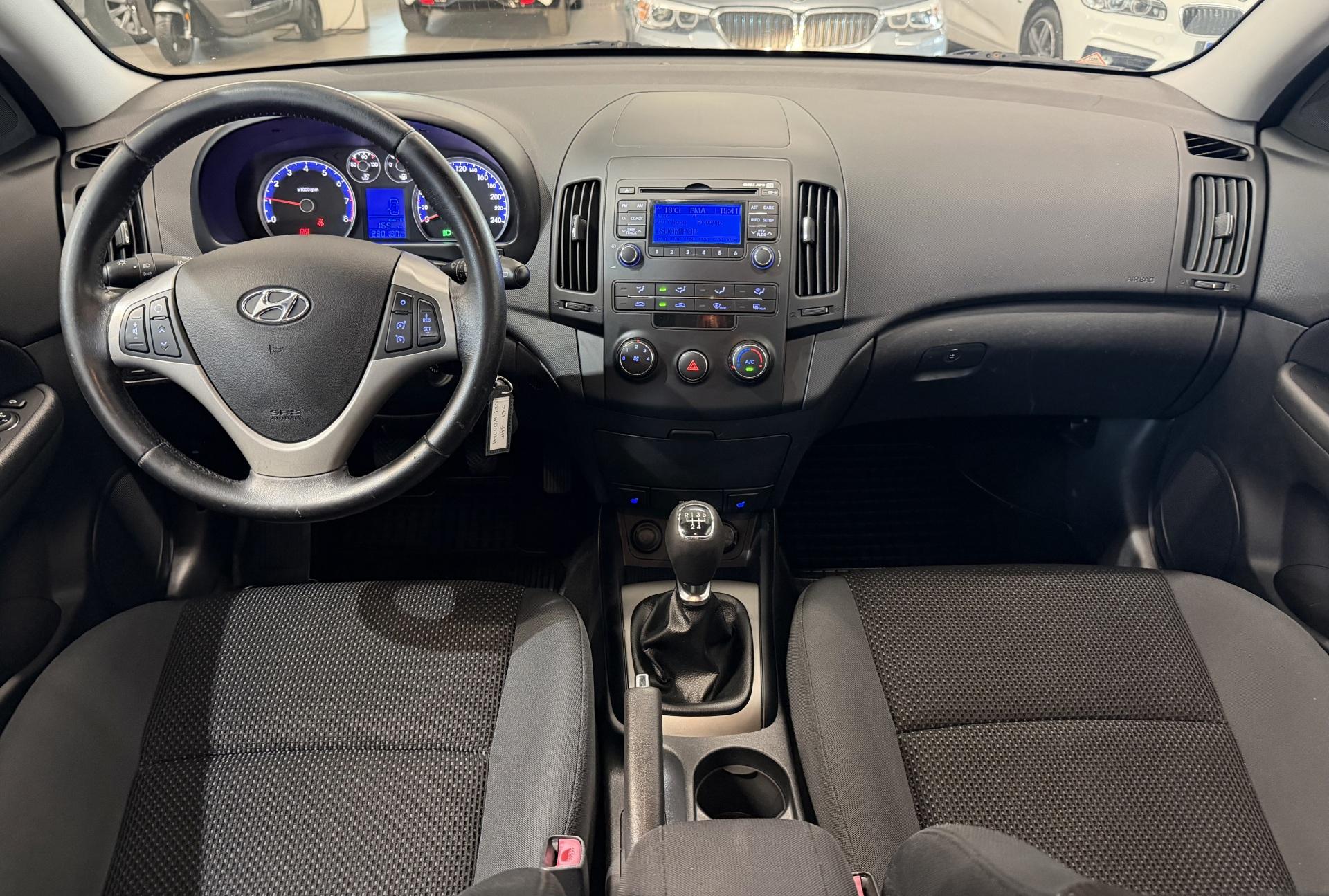 HYUNDAI i30 2011