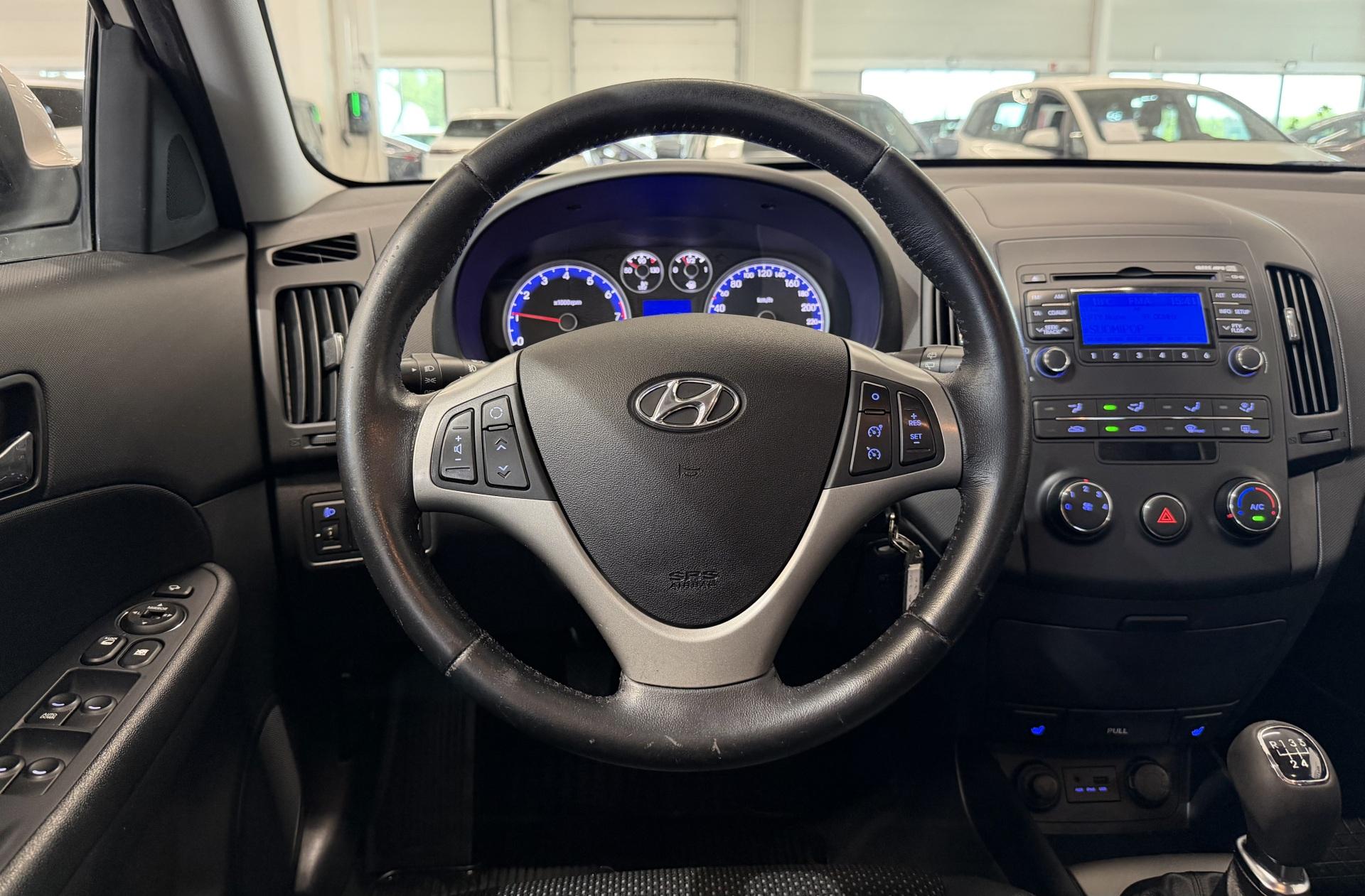 HYUNDAI i30 2011