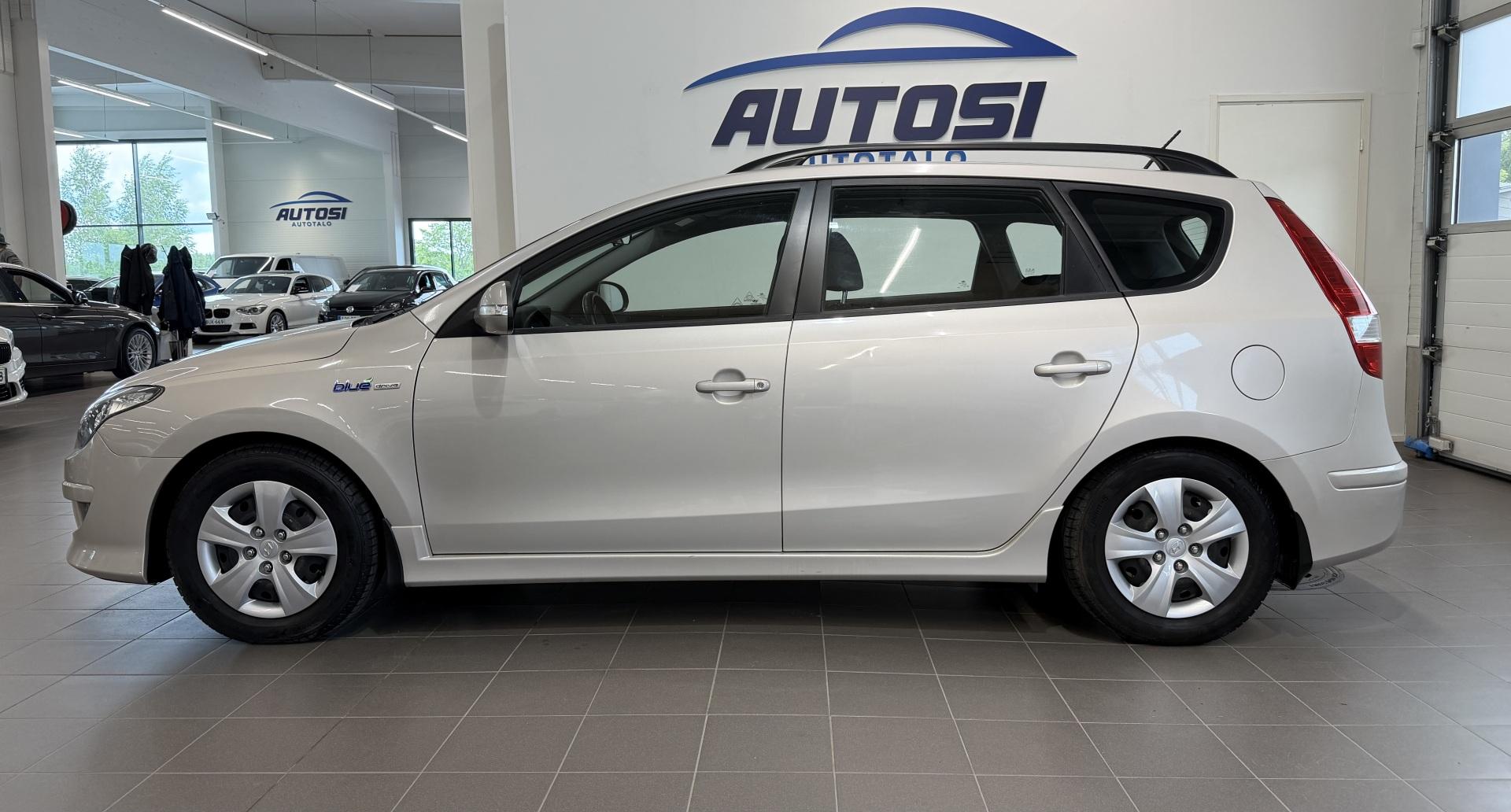 HYUNDAI i30 2011