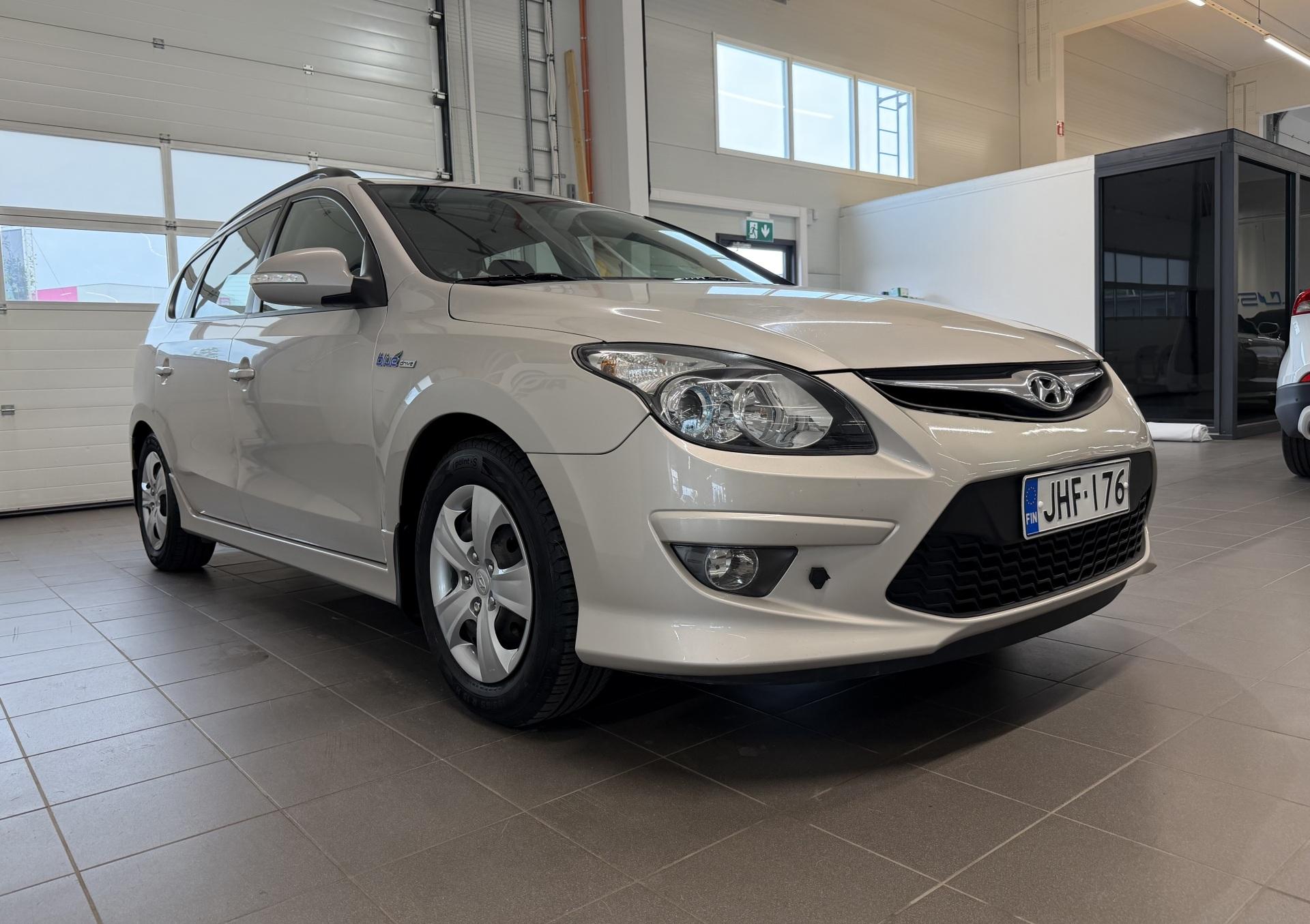 HYUNDAI i30 2011