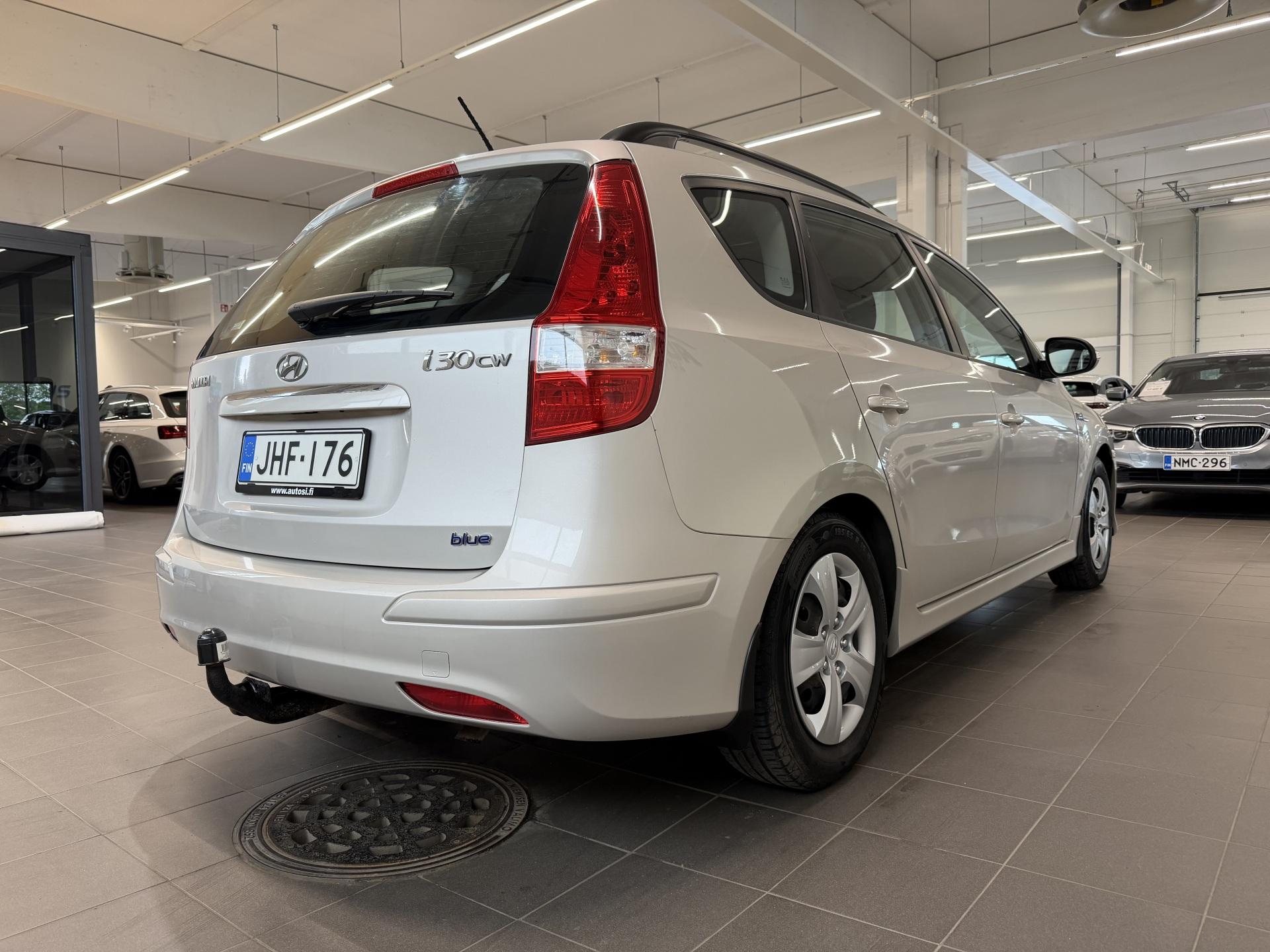HYUNDAI i30 2011