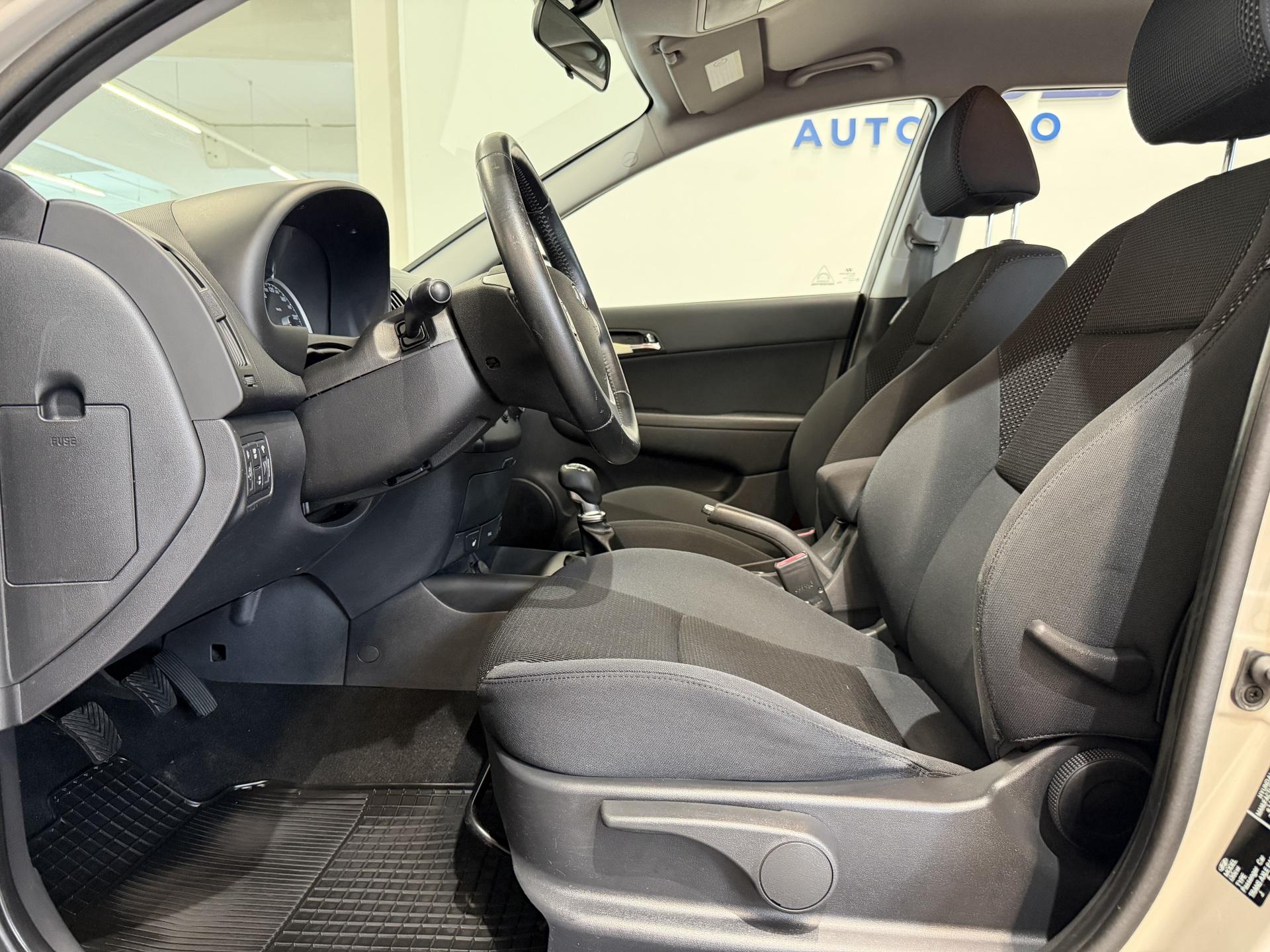 HYUNDAI i30 2011