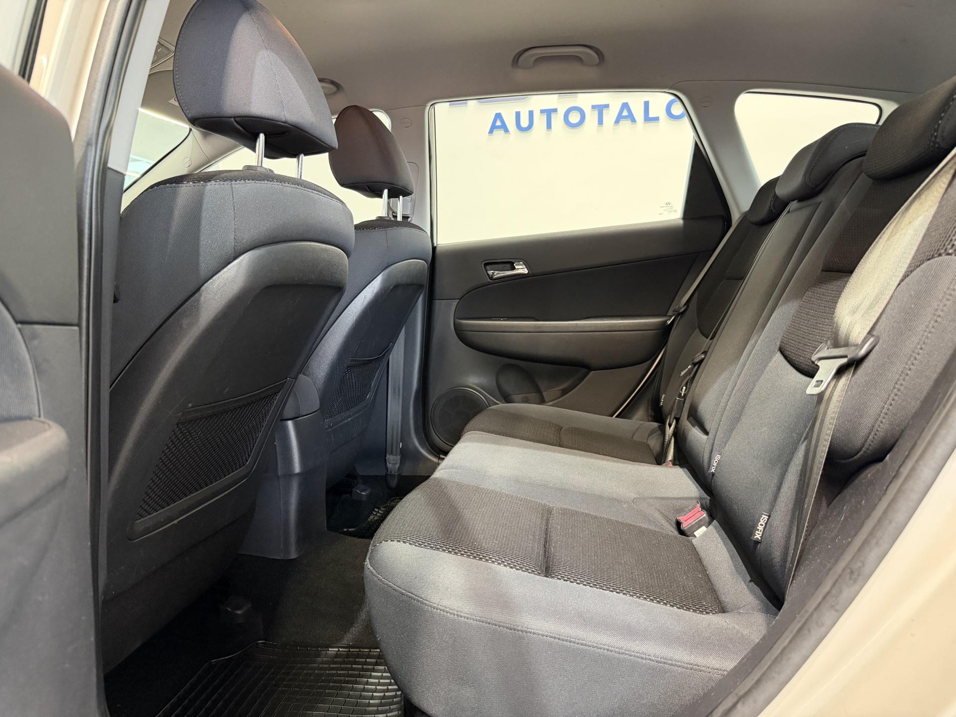 HYUNDAI i30 2011
