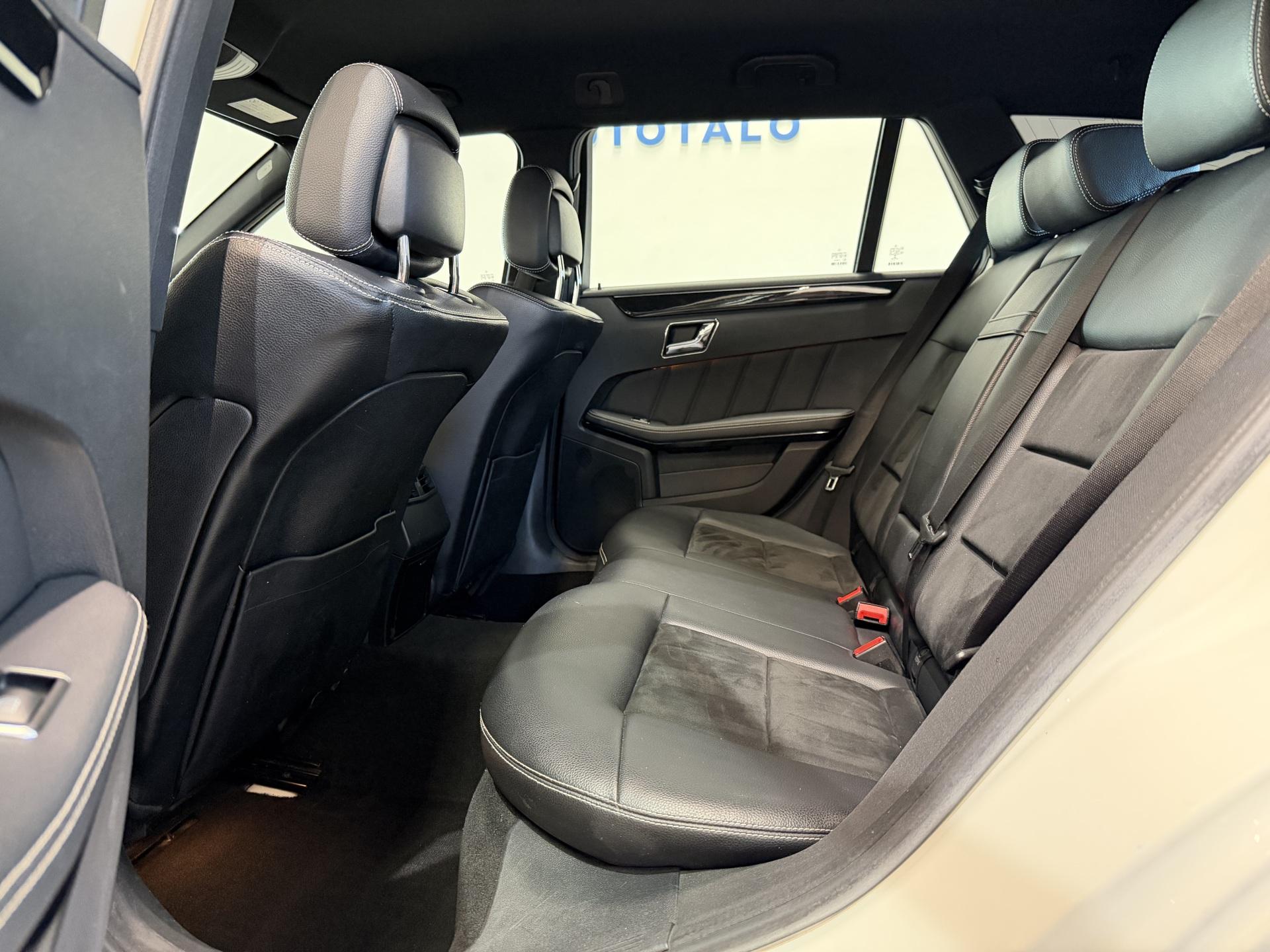 MERCEDES-BENZ E 2011