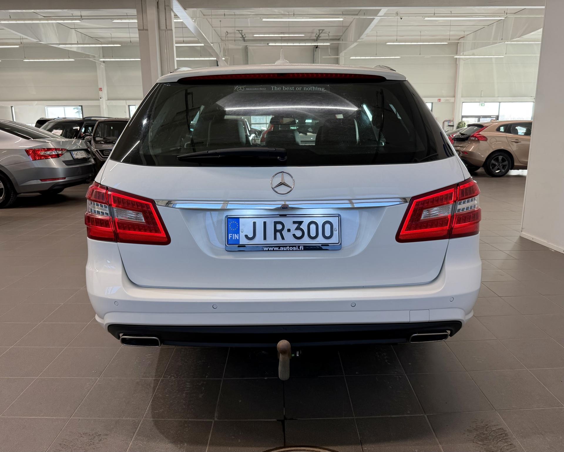 MERCEDES-BENZ E 2011