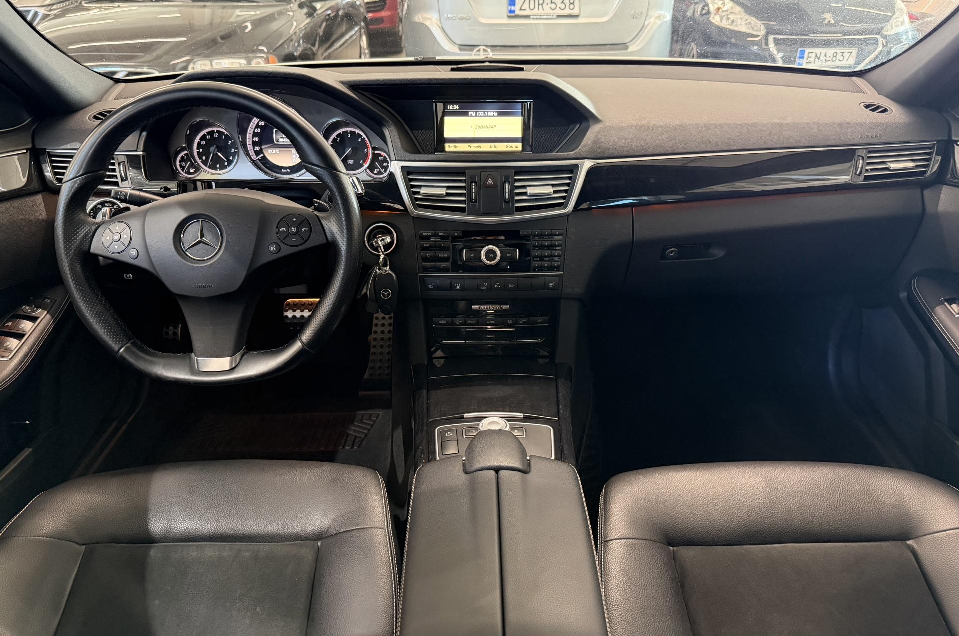 MERCEDES-BENZ E 2011