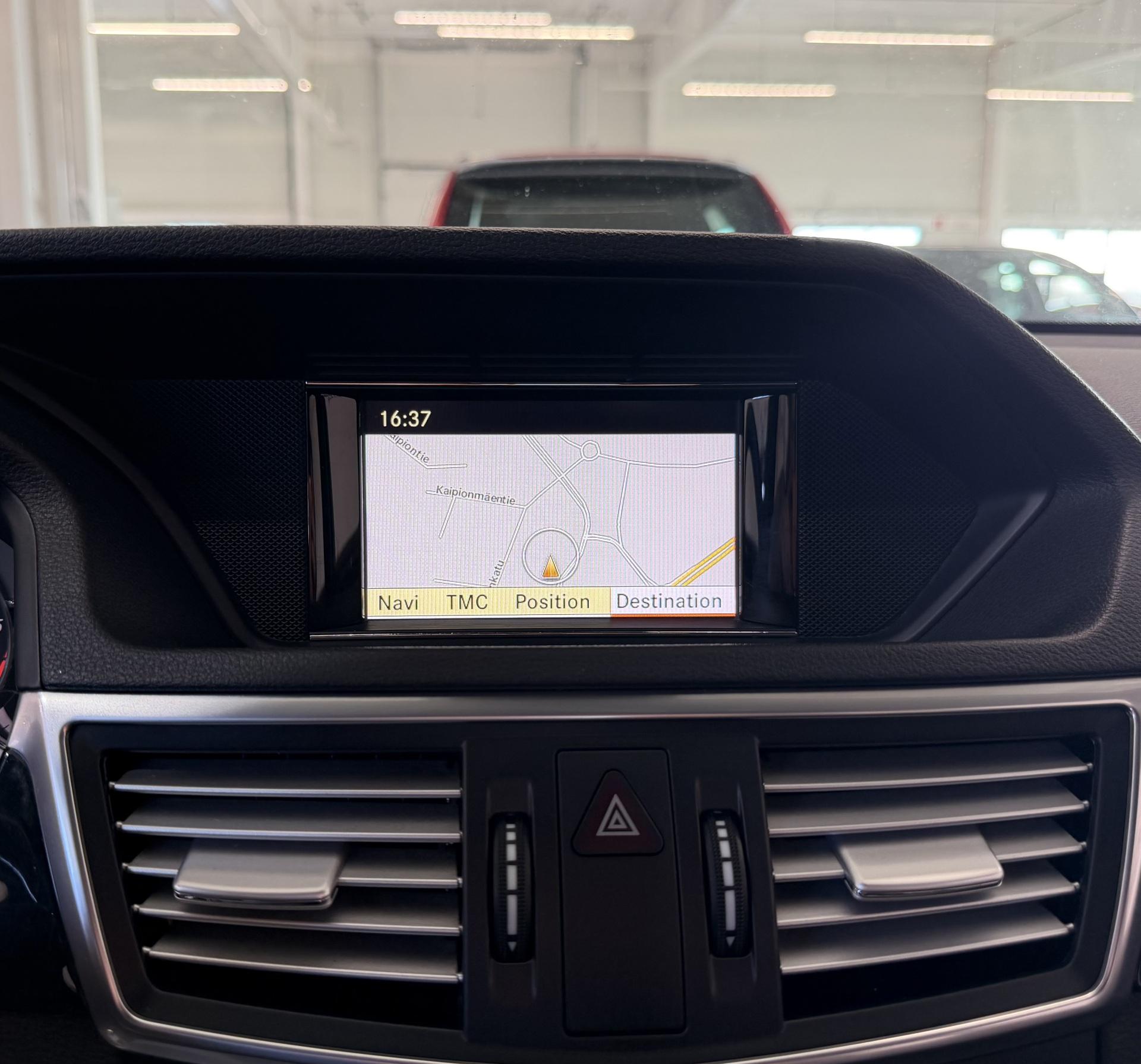 MERCEDES-BENZ E 2011