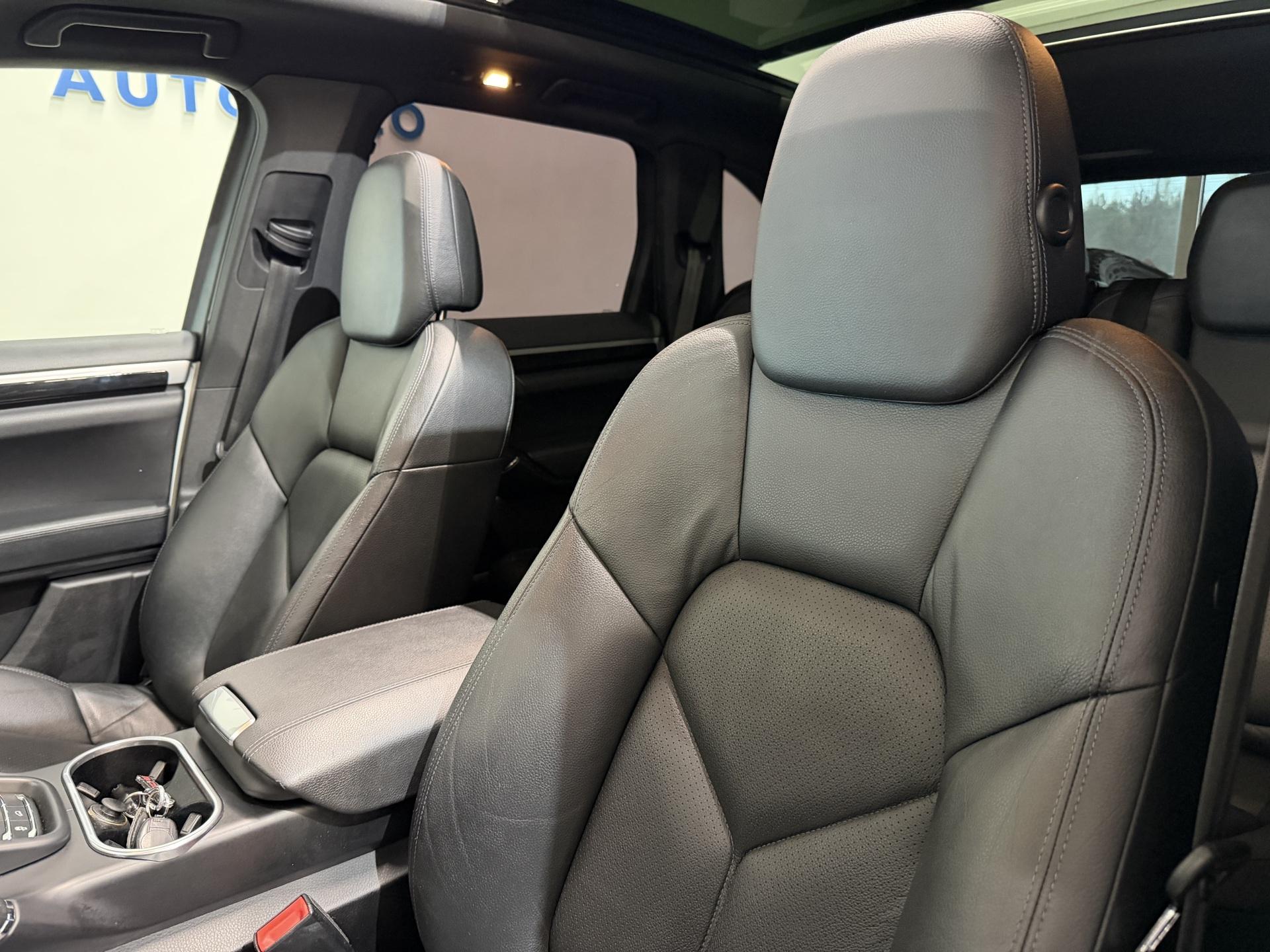 PORSCHE Cayenne 2012