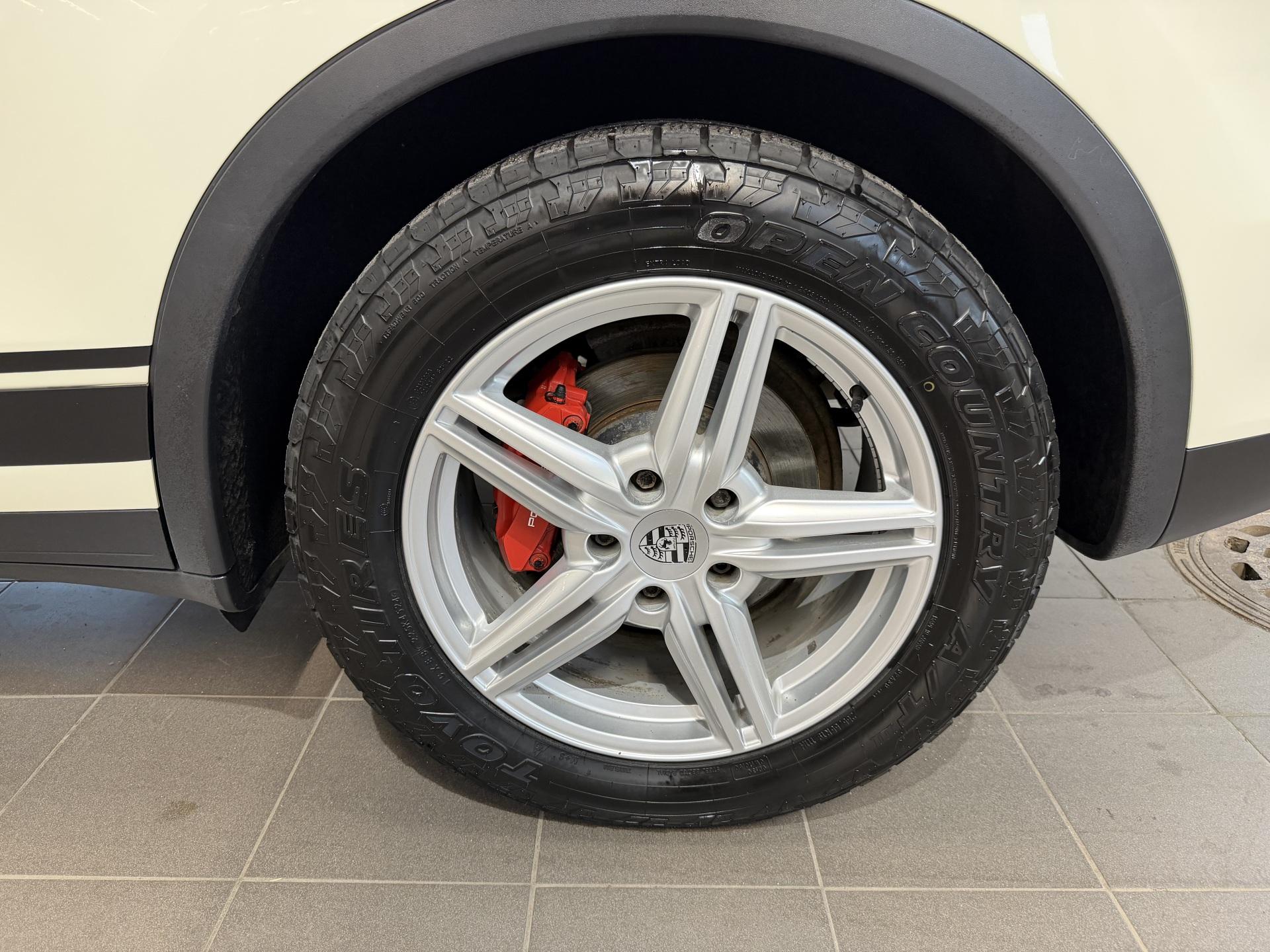 PORSCHE Cayenne 2012
