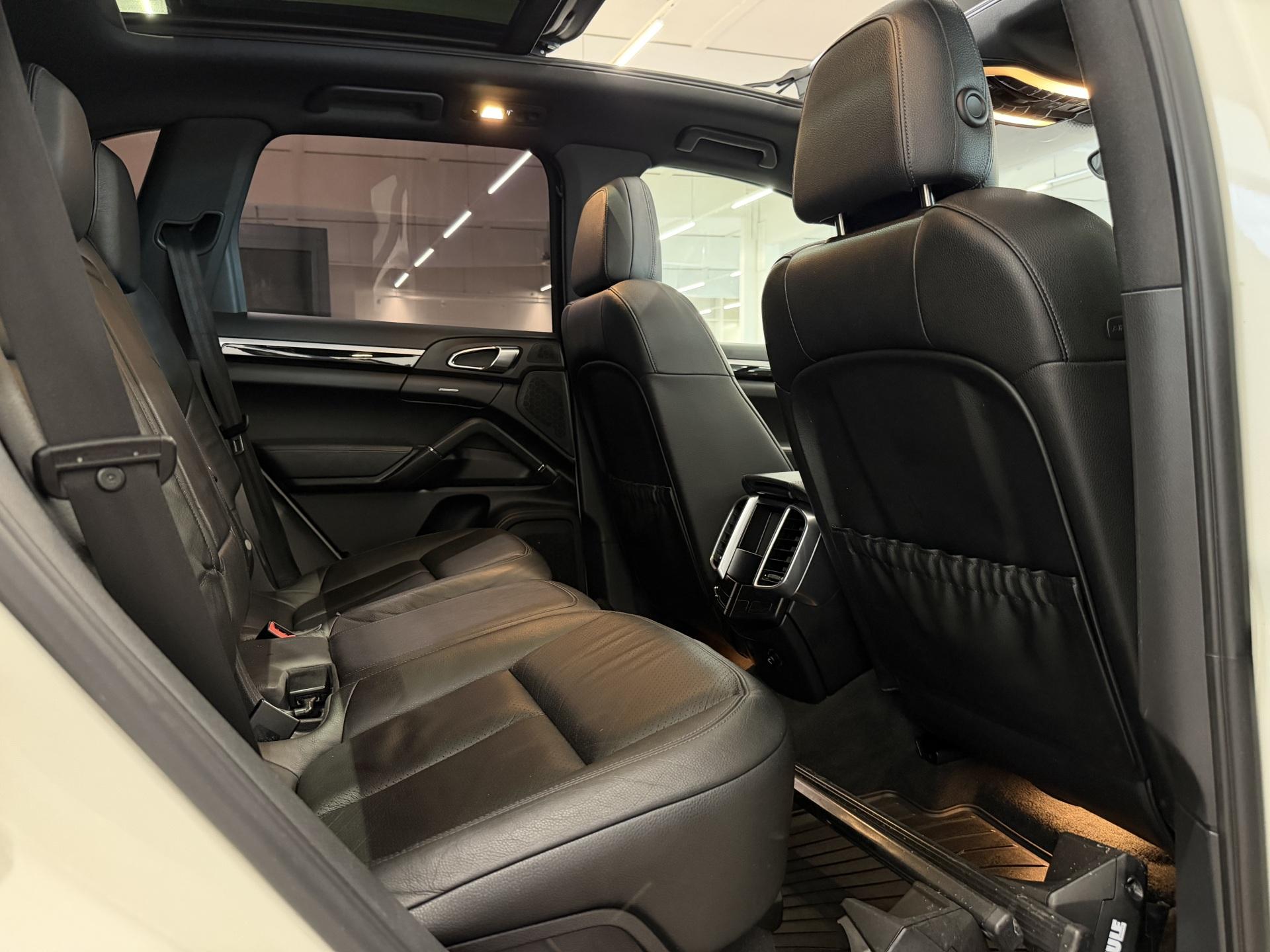 PORSCHE Cayenne 2012