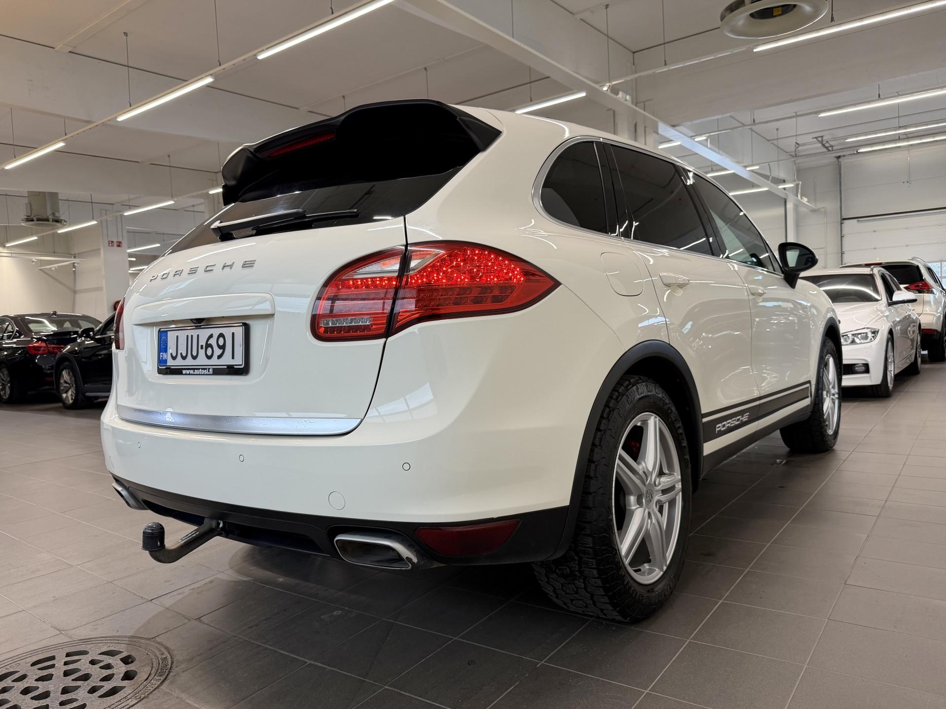 PORSCHE Cayenne 2012