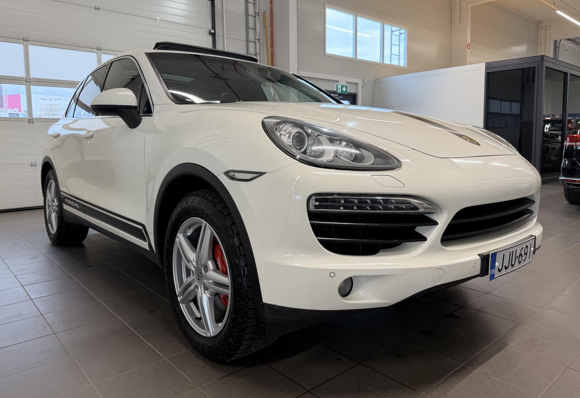 PORSCHE Cayenne 2012