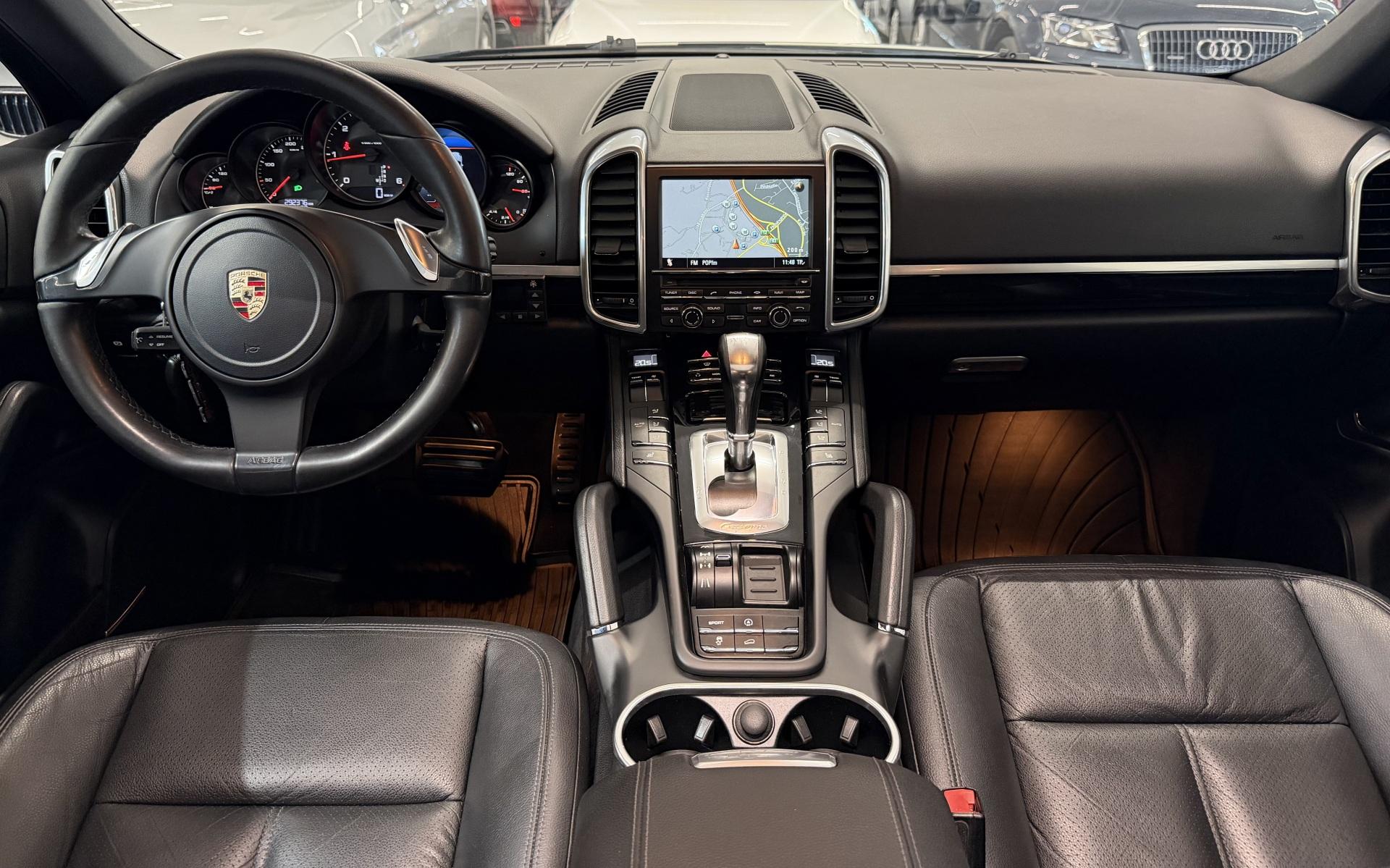 PORSCHE Cayenne 2012