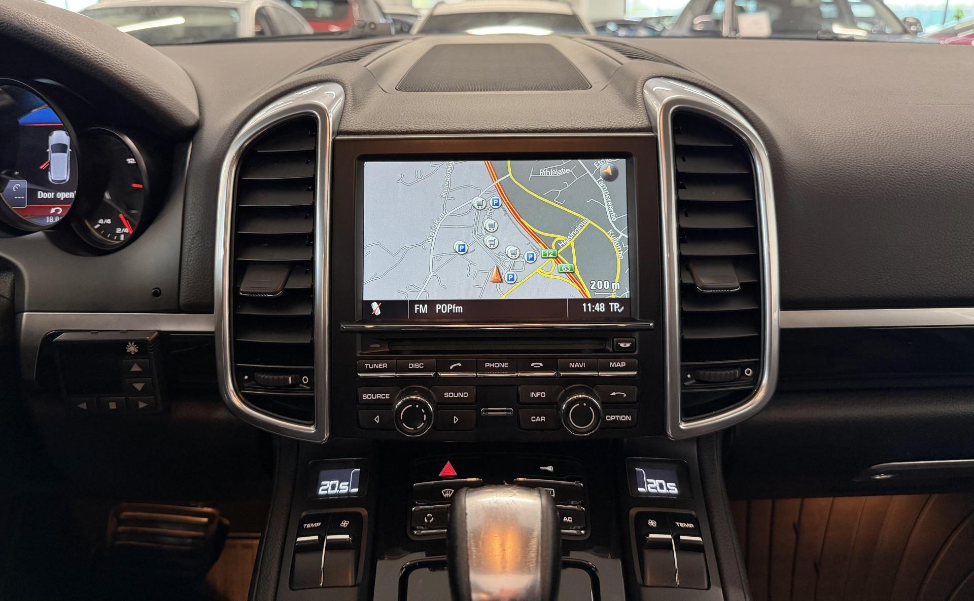 PORSCHE Cayenne 2012