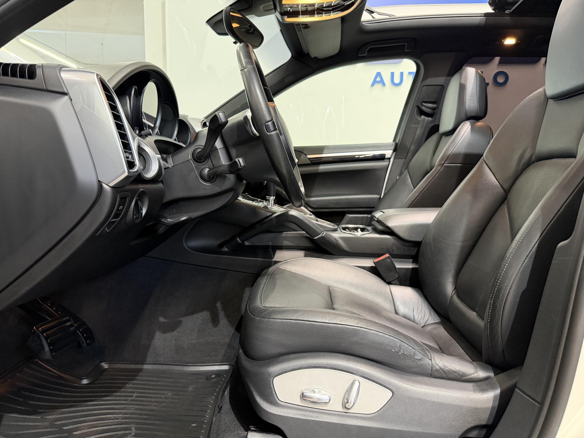 PORSCHE Cayenne 2012