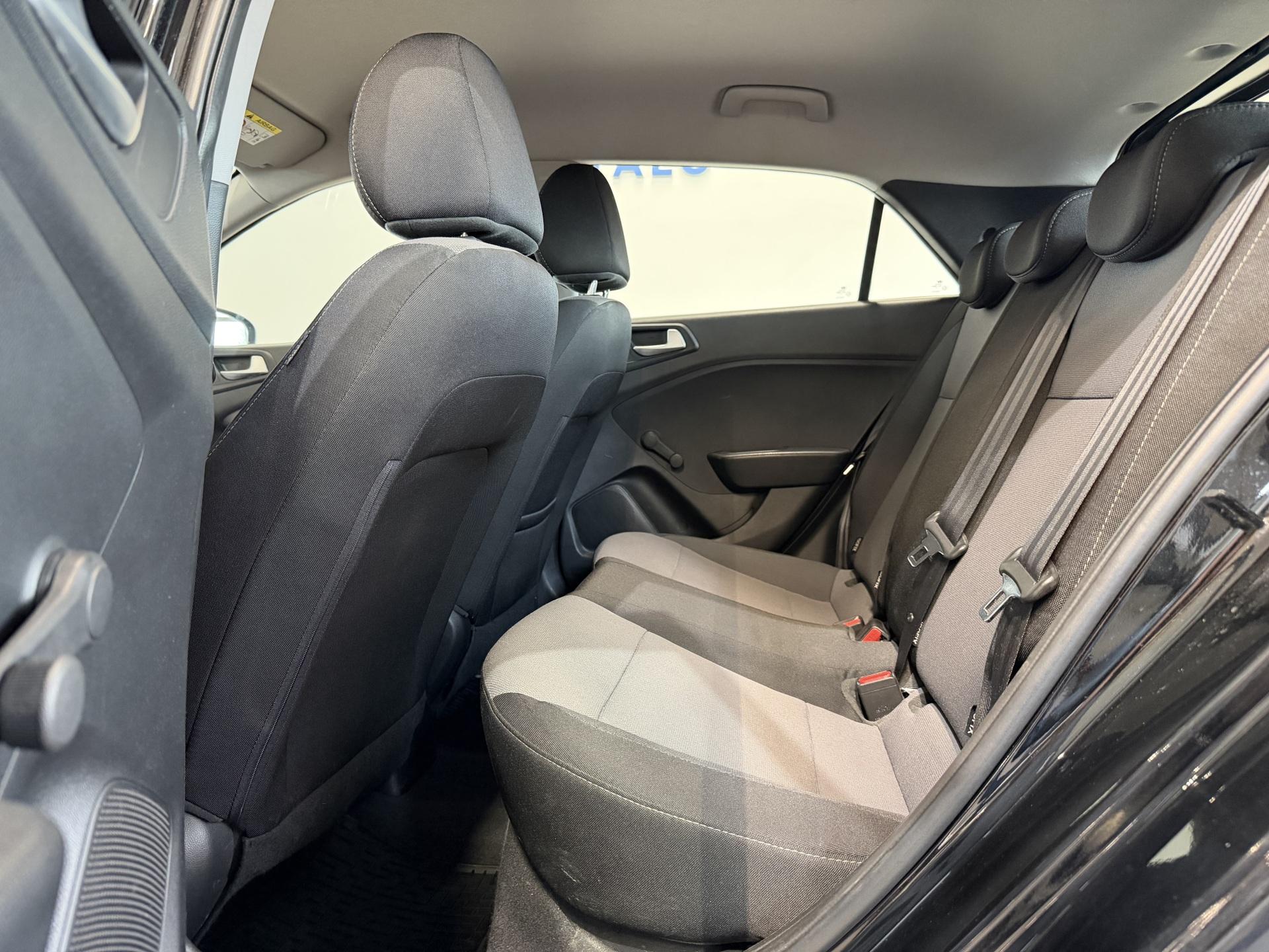 HYUNDAI i20 2017