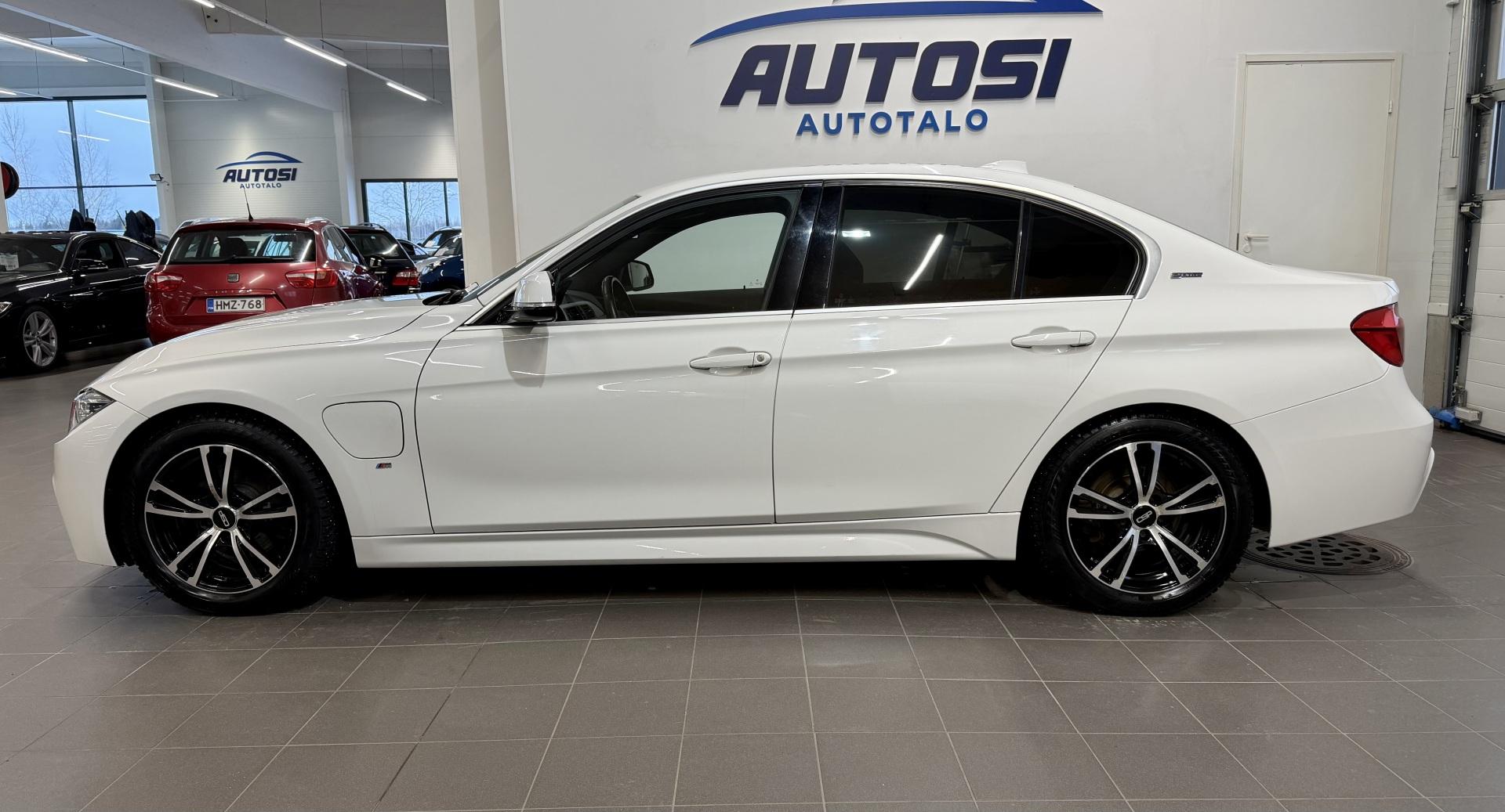 BMW 330 2017