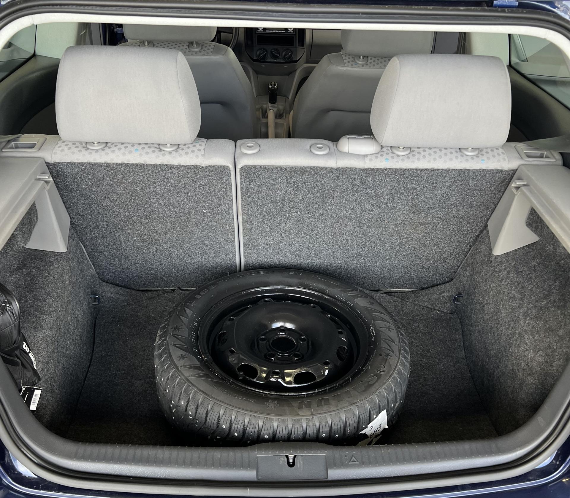 VOLKSWAGEN Polo 2003