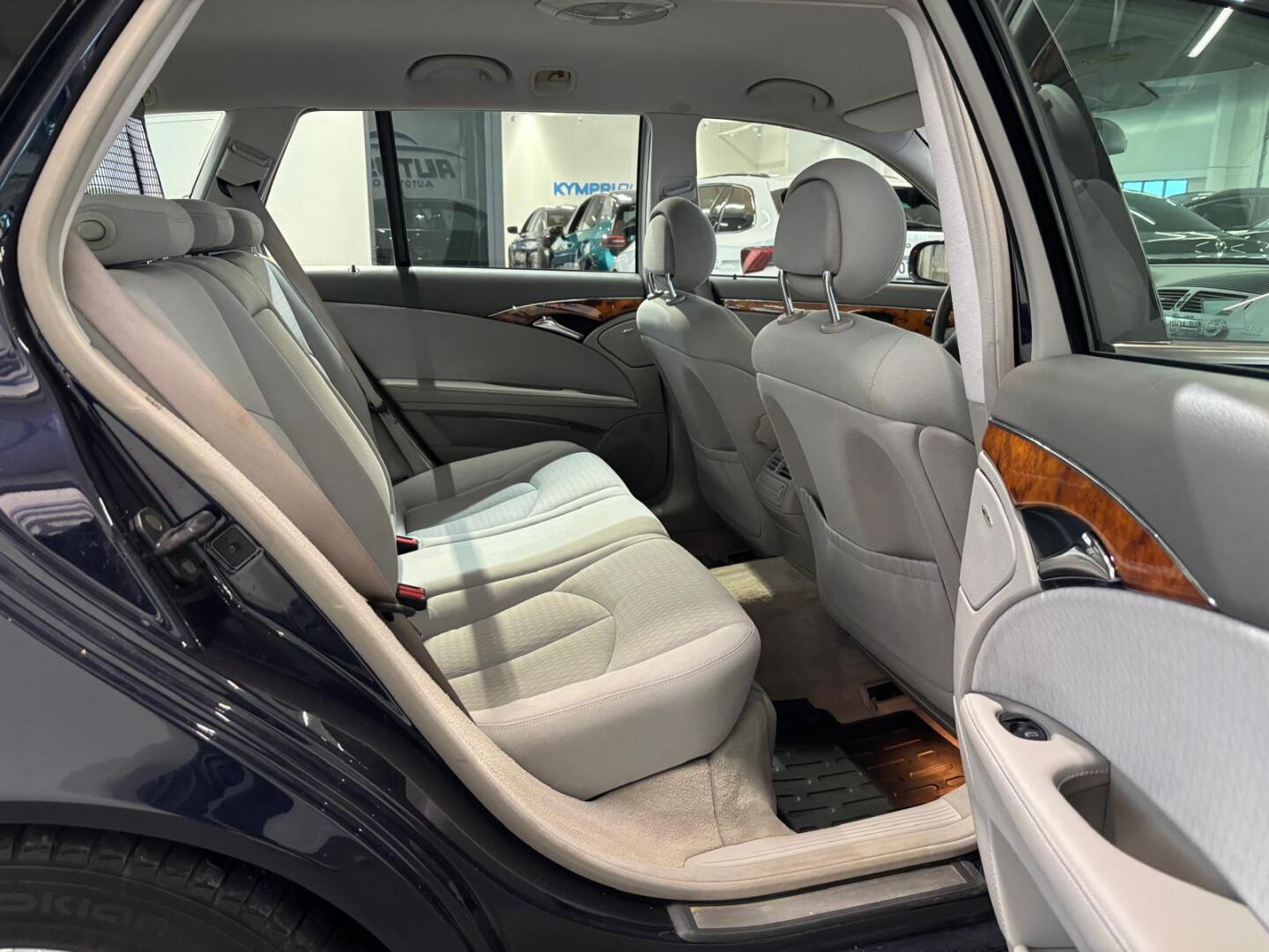 MERCEDES-BENZ E 2005