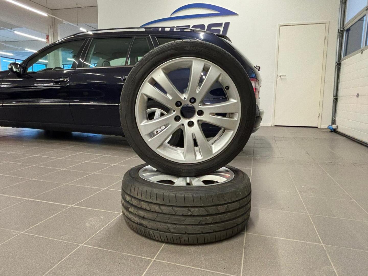 MERCEDES-BENZ E 2005