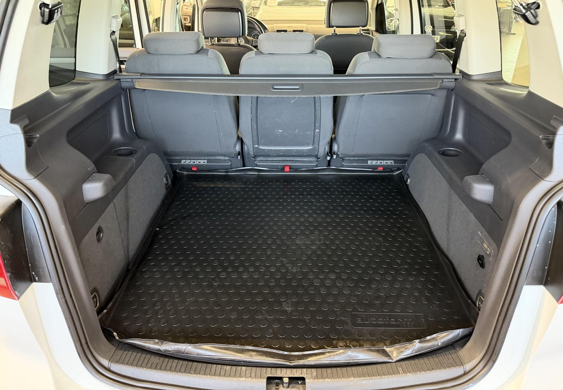 VOLKSWAGEN Touran 2014