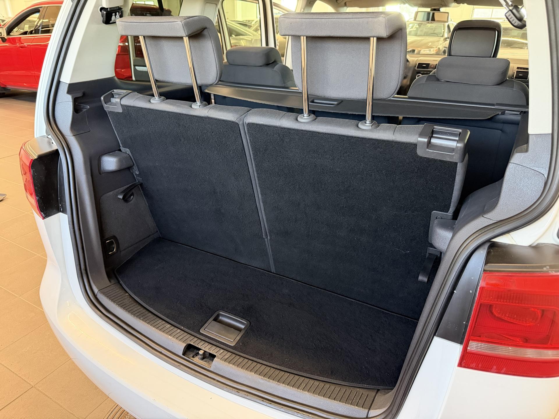 VOLKSWAGEN Touran 2014