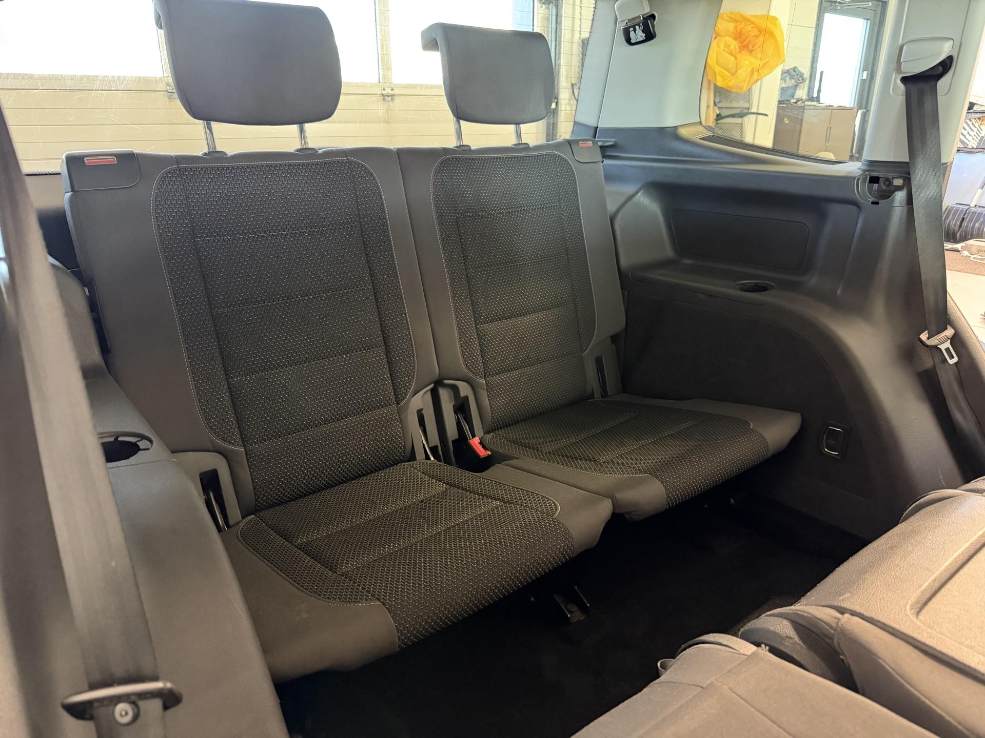 VOLKSWAGEN Touran 2014