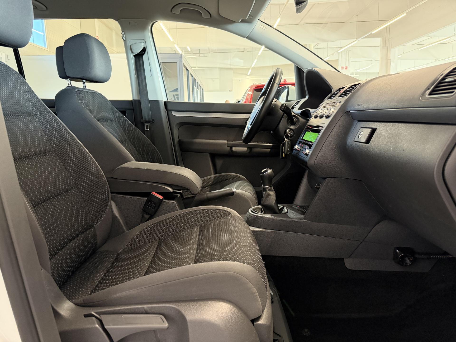 VOLKSWAGEN Touran 2014