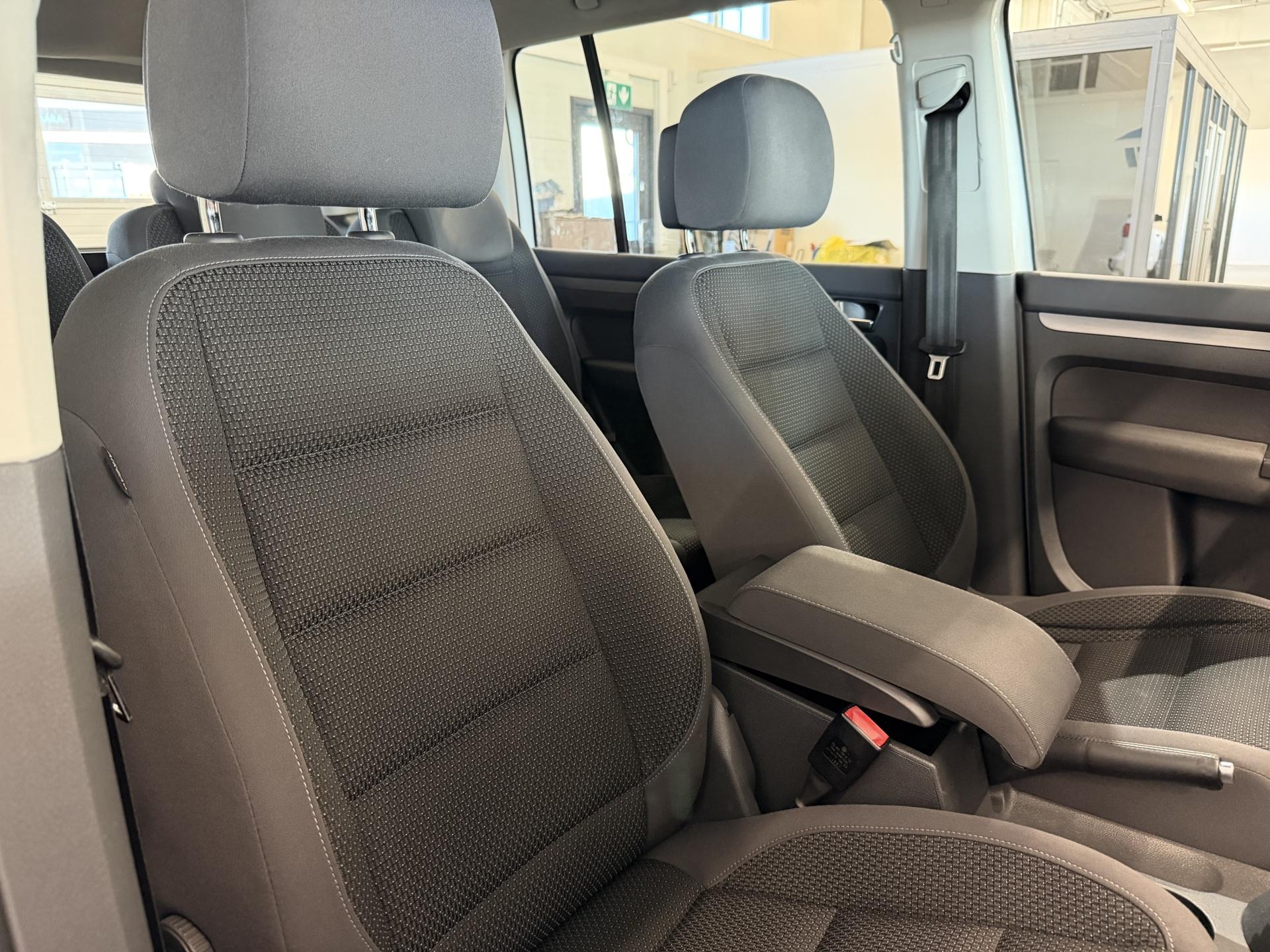 VOLKSWAGEN Touran 2014