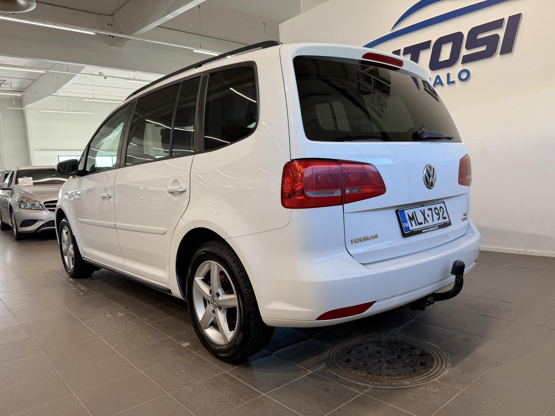 VOLKSWAGEN Touran 2014