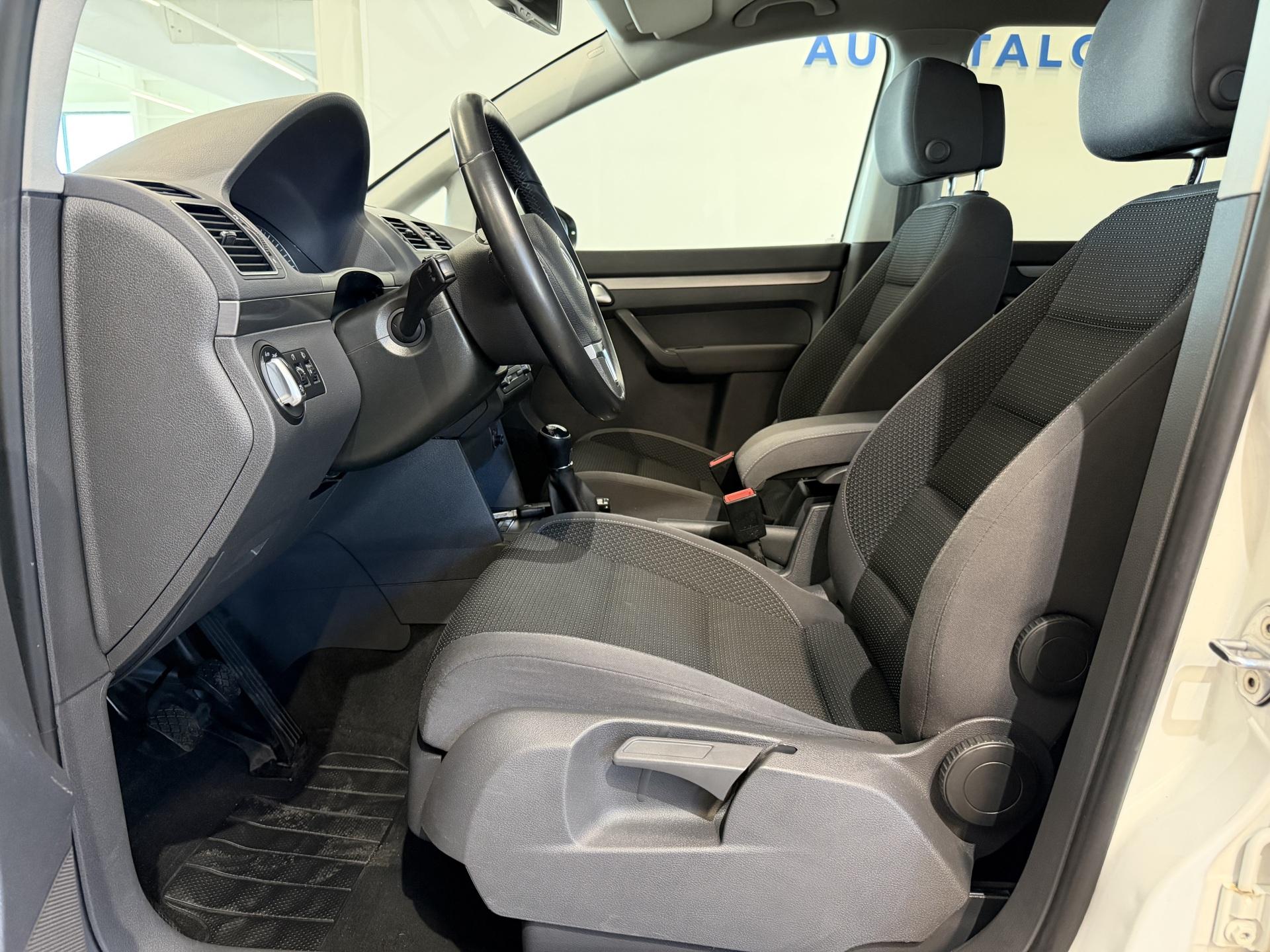 VOLKSWAGEN Touran 2014