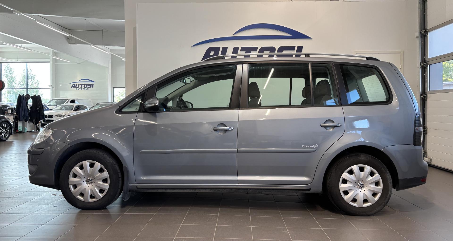 VOLKSWAGEN Touran 2010