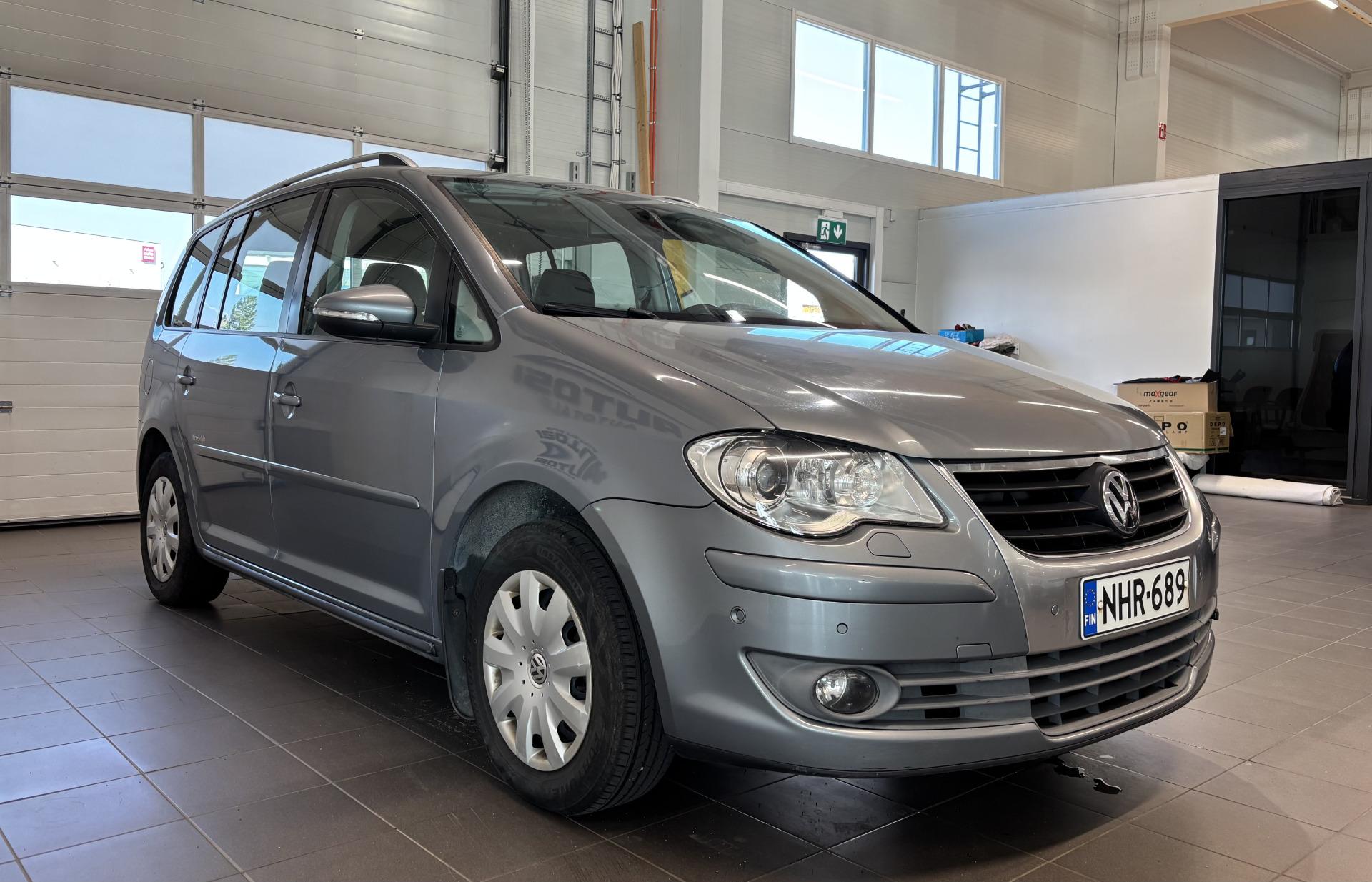 VOLKSWAGEN Touran 2010