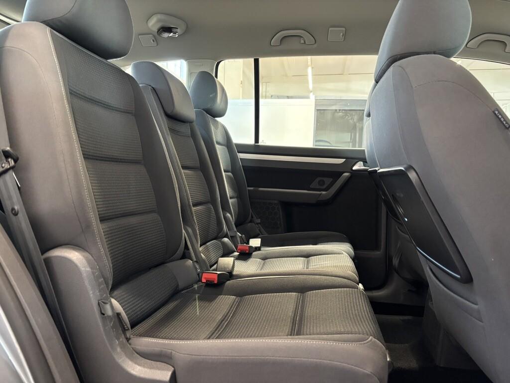 VOLKSWAGEN Touran 2010