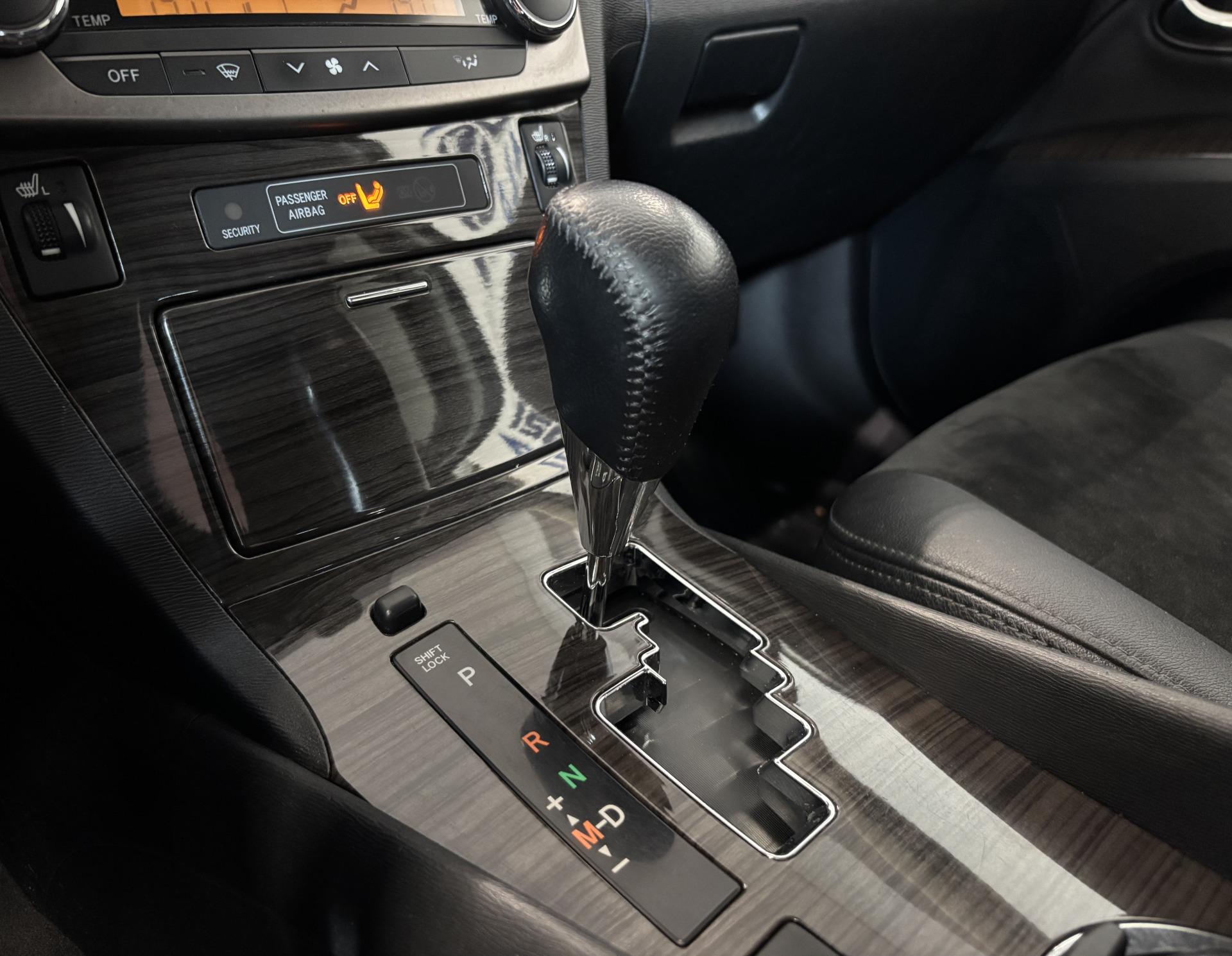 TOYOTA Avensis 2012