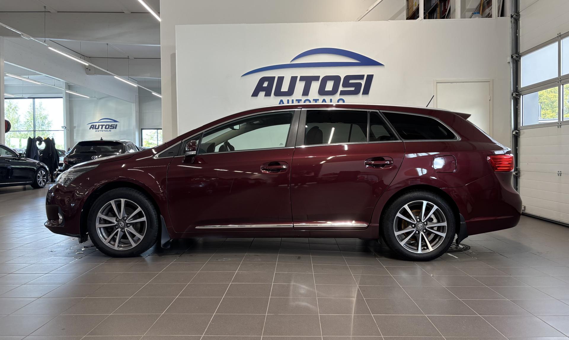TOYOTA Avensis 2012