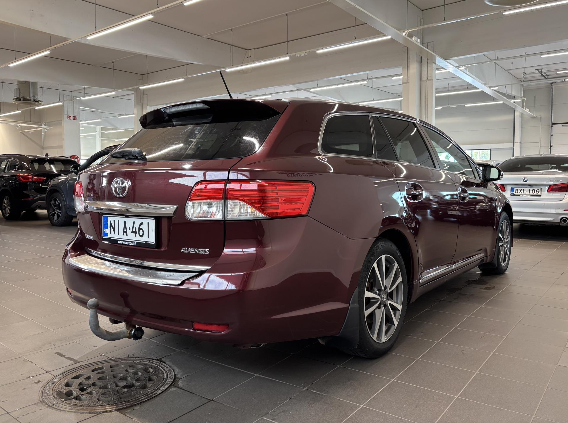 TOYOTA Avensis 2012