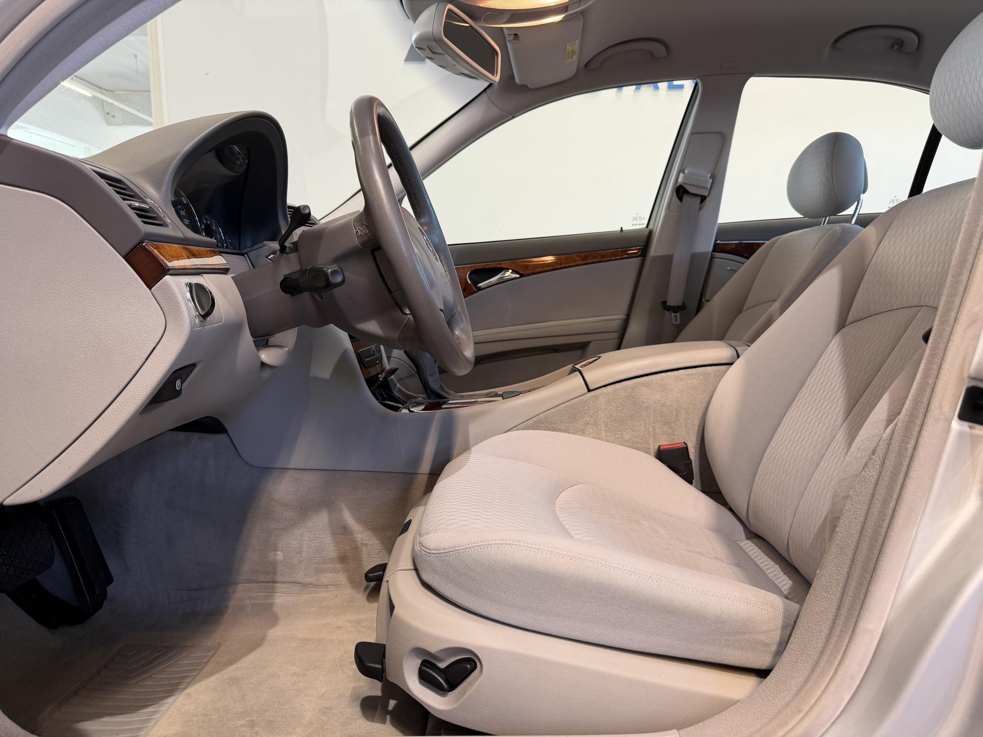 MERCEDES-BENZ E 2003