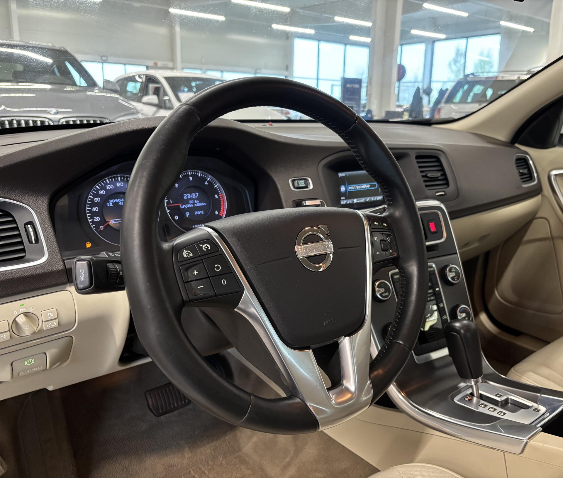 VOLVO S60 2011