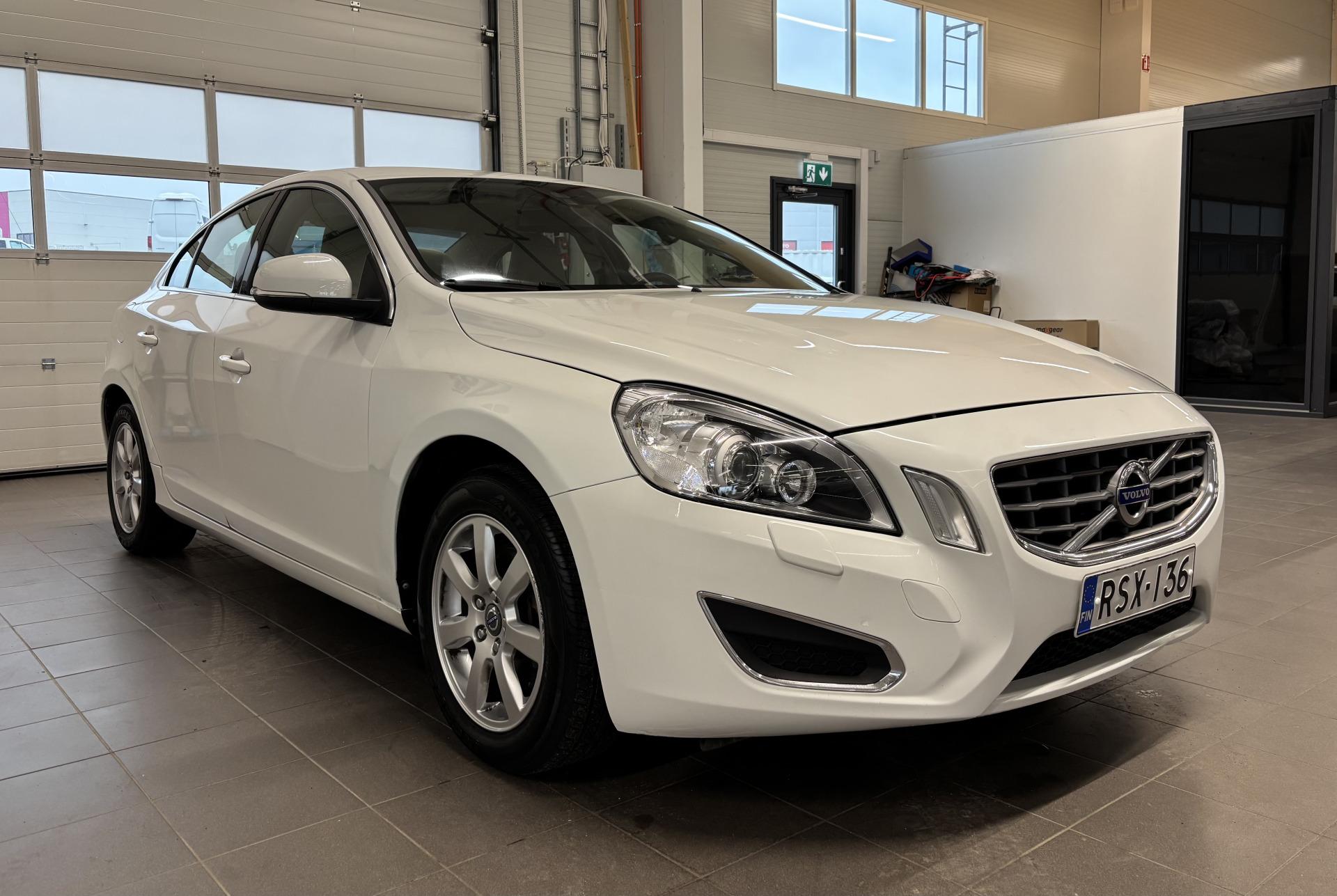 VOLVO S60 2011